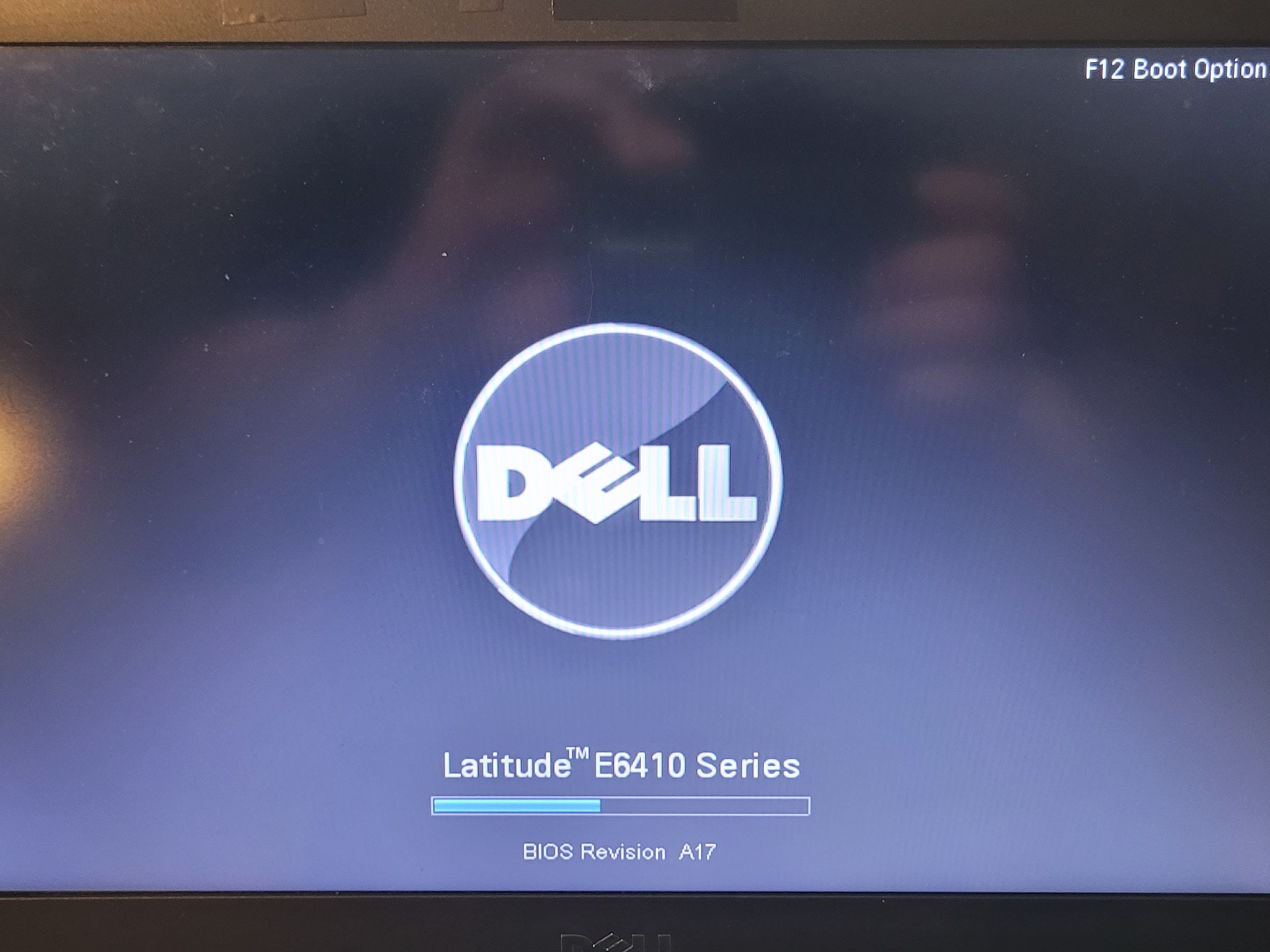 Dell Latitude E6410 Intel Core i7-620M 4GB RAM 320GB HDD MX Linux Charger 2x Batteries