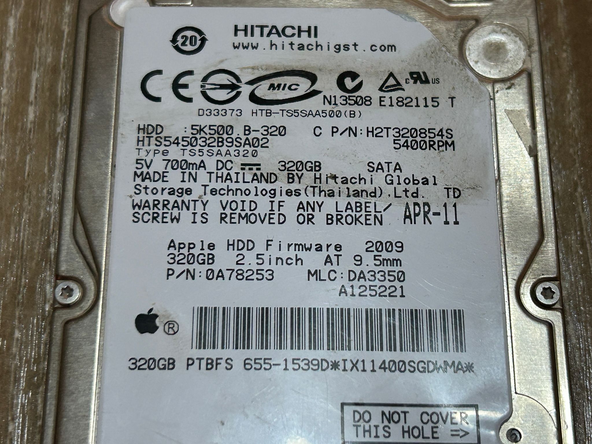 APPLE HITACHI HTS545032B9SA02 320GB SATA HARD DRIVE P/N: 0A78253  MLC: DA3350
