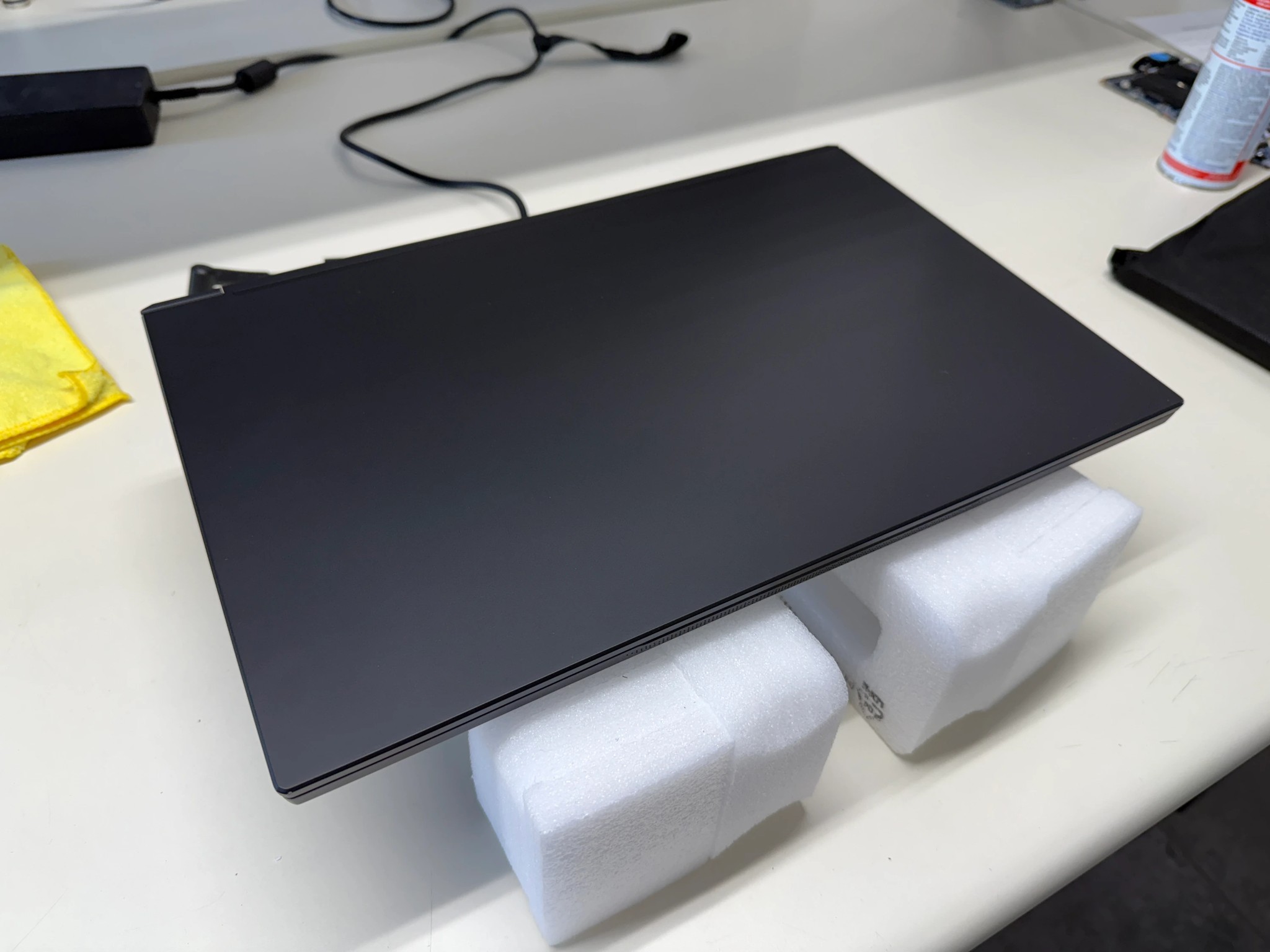 Eluktronics Max-17, i7-9750H, RTX 2060, 16GB RAM, 1TB SSD, 144HZ