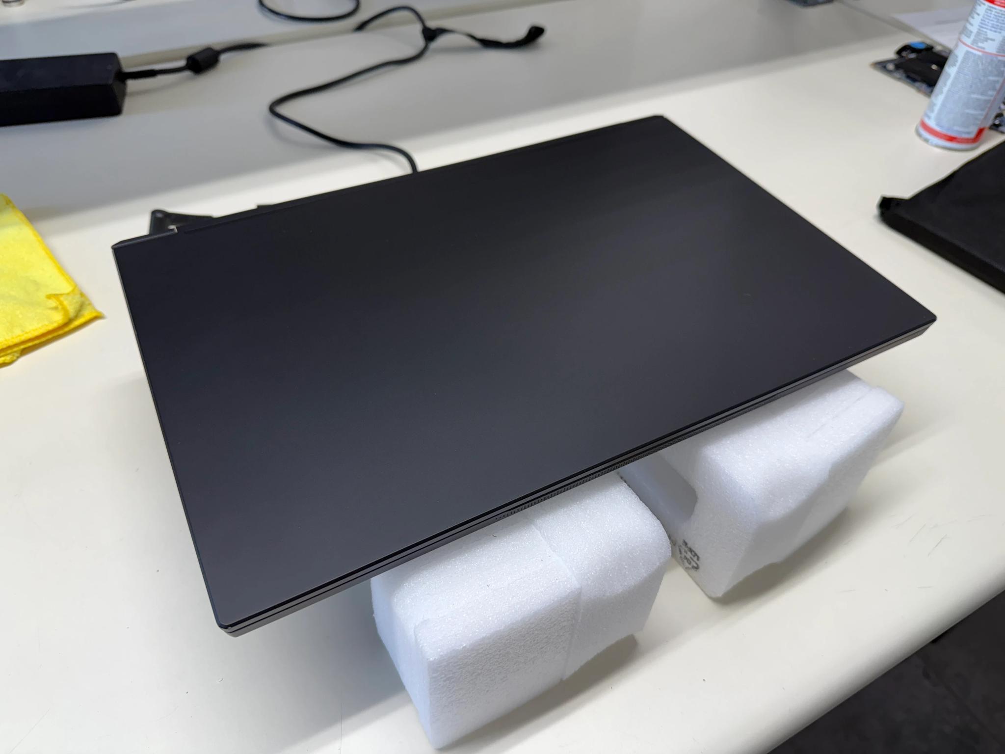 Eluktronics Max-17, i7-9750H, RTX 2060, 16GB RAM, 1TB SSD, 144HZ