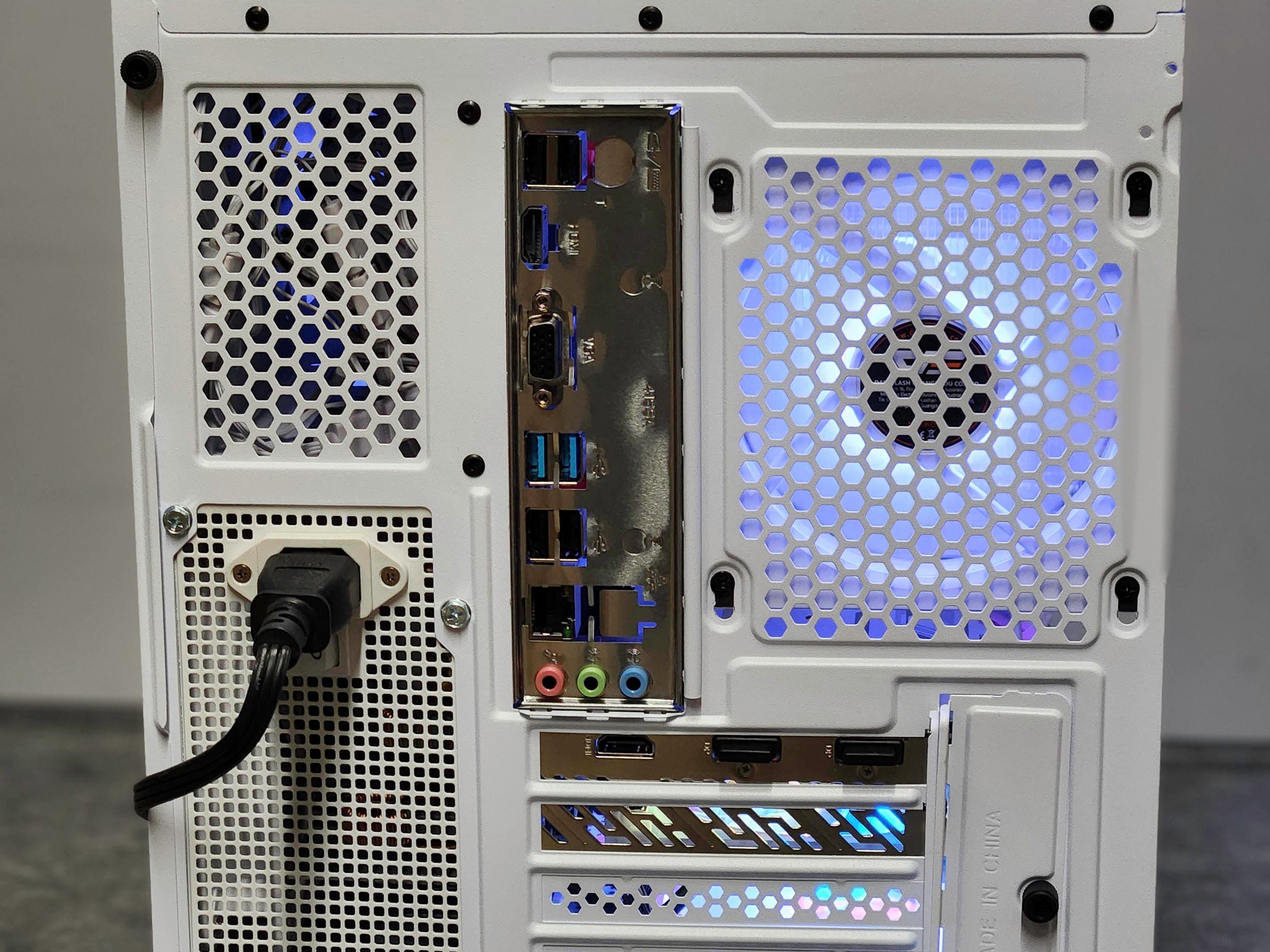 ALL WHITE Custom Gaming PC | Ryzen 5 5500 | RX 9060 XT 8GB | 16GB DDR4 | 1TB SSD | Win 11 Pro