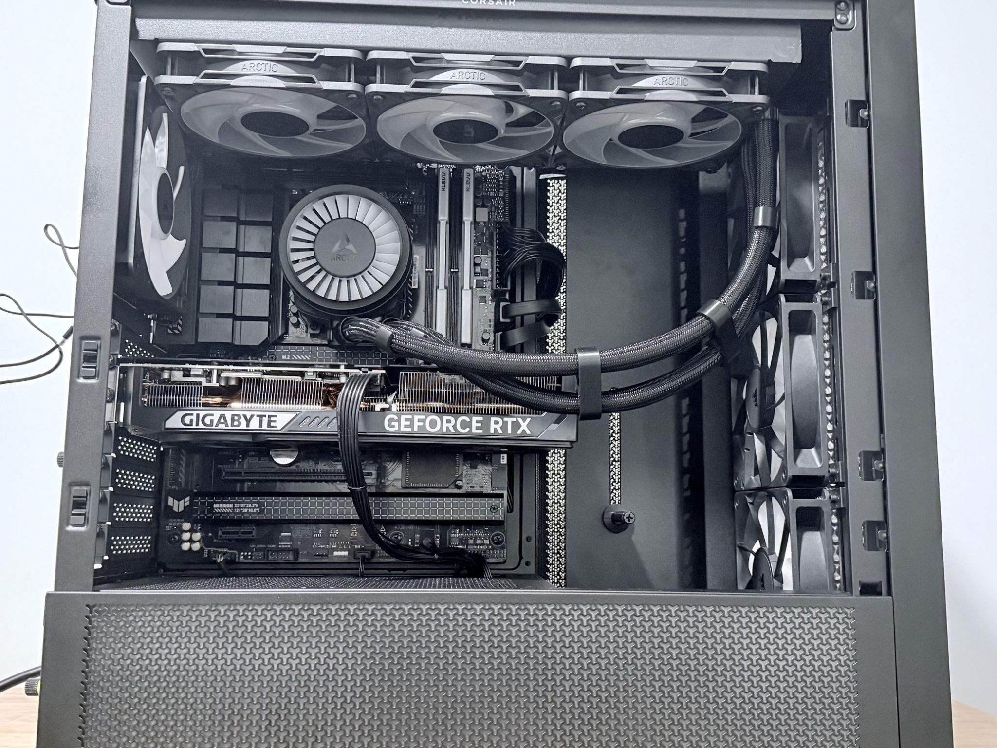 Corsair 4000D RTX 5070 OC 12GB