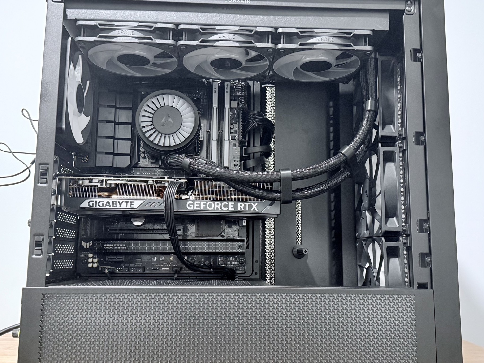 Corsair 4000D RTX 5070 OC 12GB
