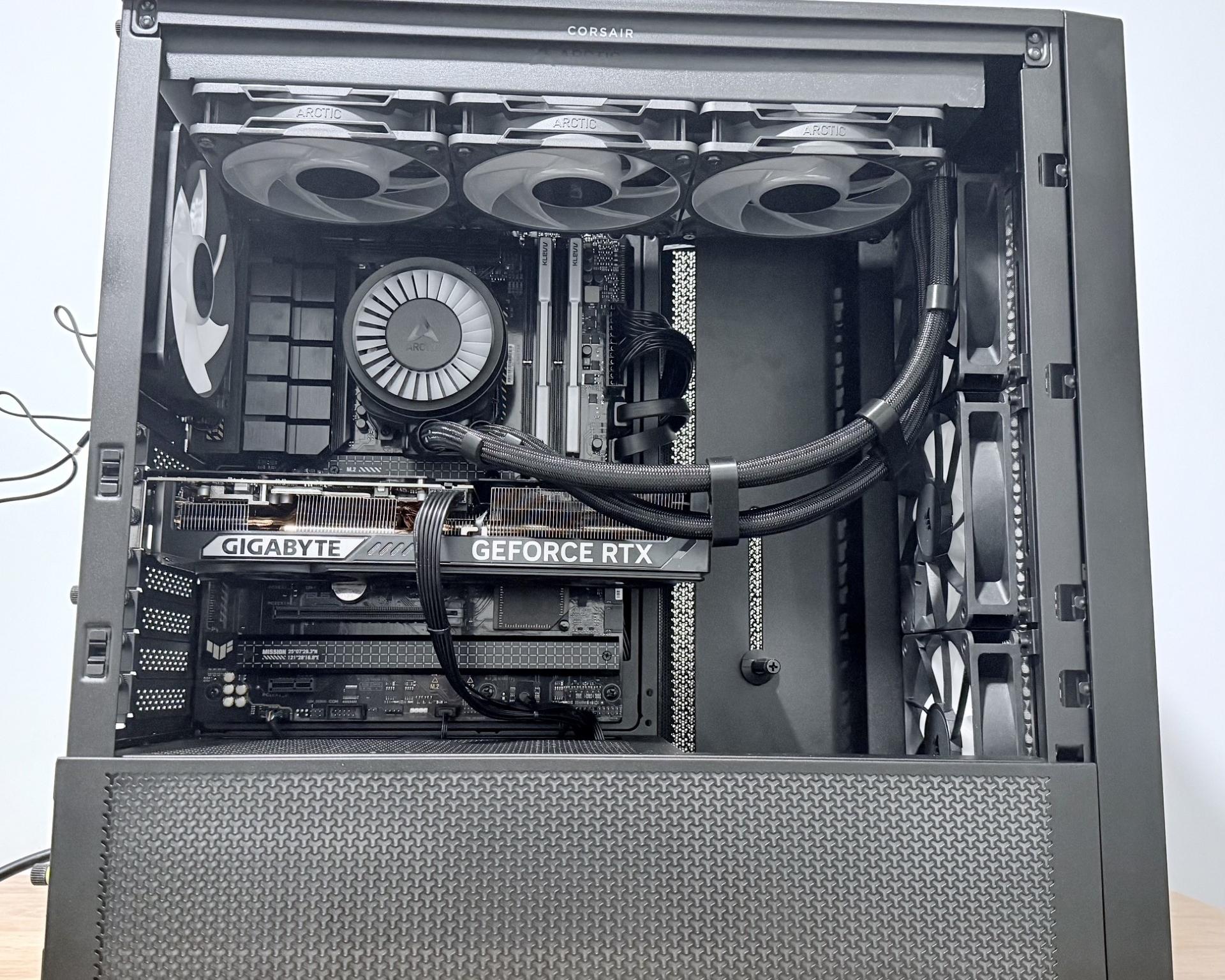 Corsair 4000D RTX 5070 OC 12GB