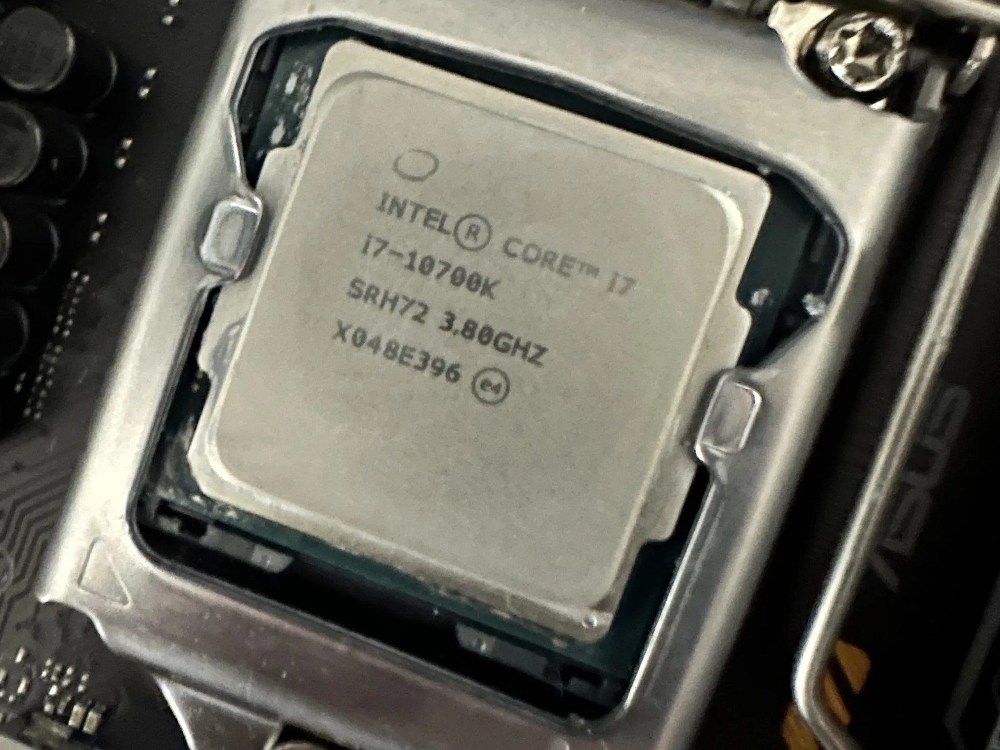 Bundle Z590-Wifi Mother board plus-- Intel core i7 10700k-- 32gb Corsair 3600hmz