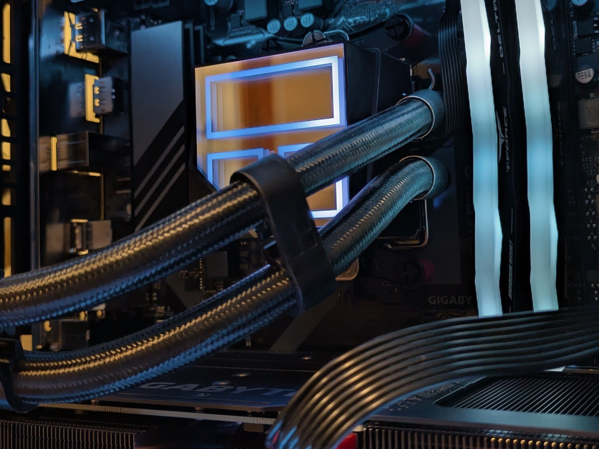 Compact | 9060xt | 7600x | 32GB DDR5 | 1TB SSD