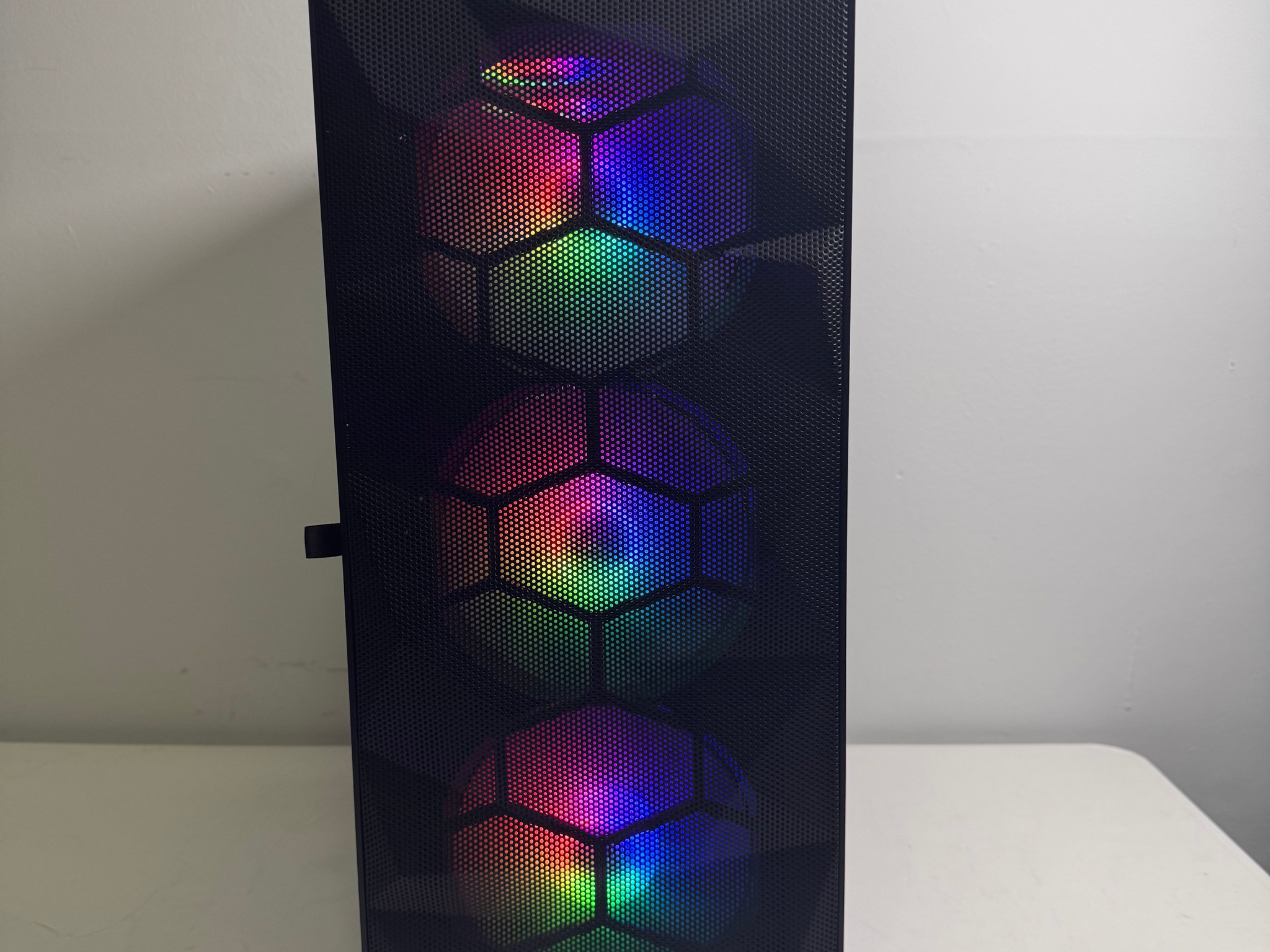 Custom Gaming PC / Radeon RX 9060 XT / 16GB 6000Mhz / Ryzen 5 7600X/