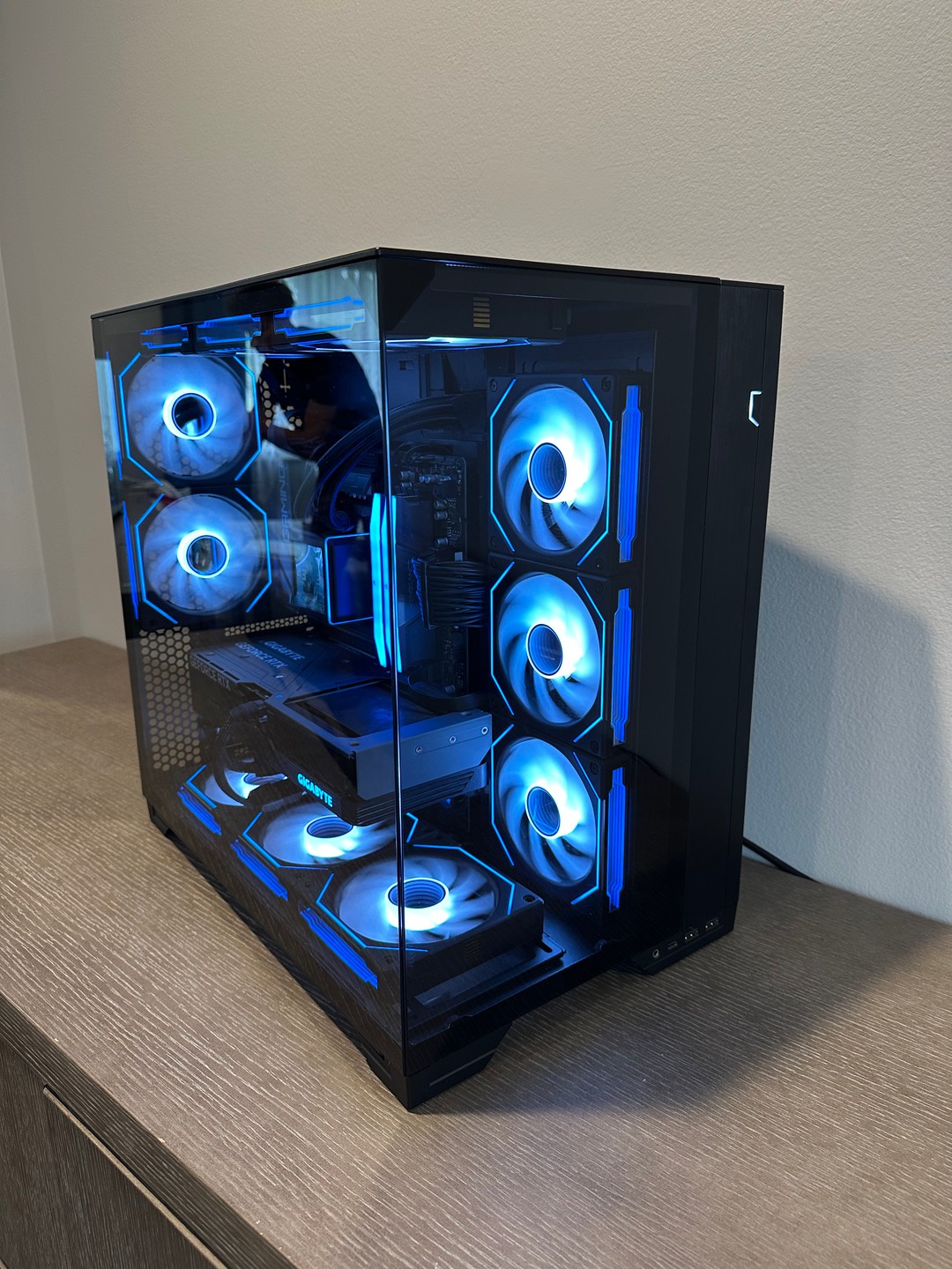 CUSTOM BUILT GAMING PC - RTX 4070 - RYZEN 7 9700X - 32GB DDR5 | Jawa