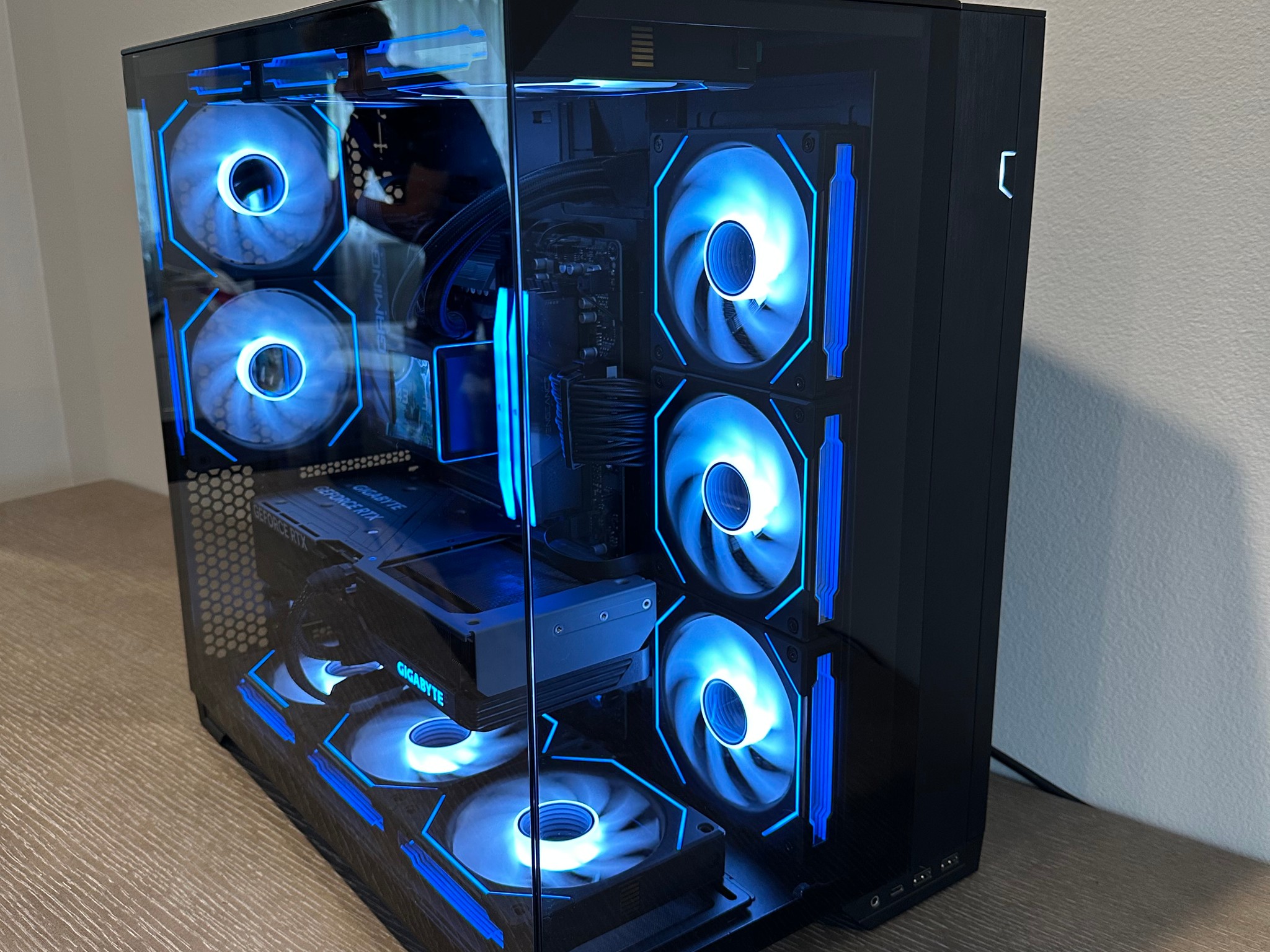 CUSTOM BUILT GAMING PC - RTX 4070 - RYZEN 7 9700X - 32GB DDR5
