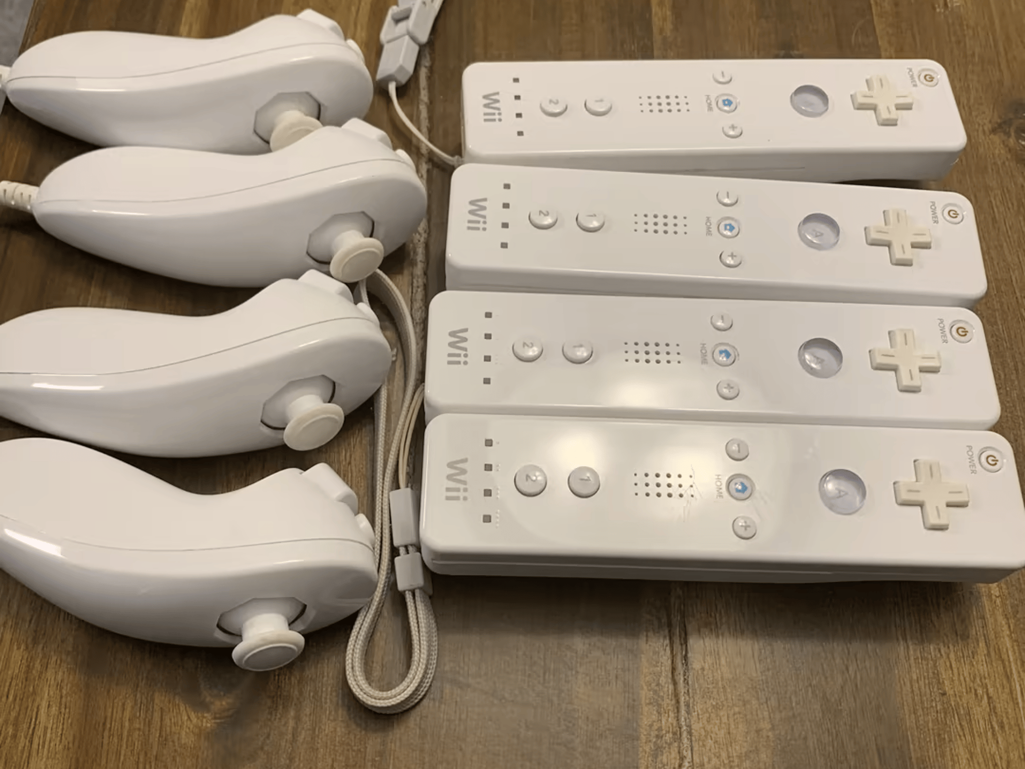 (4) Wii Remotes w/ Nunchuks