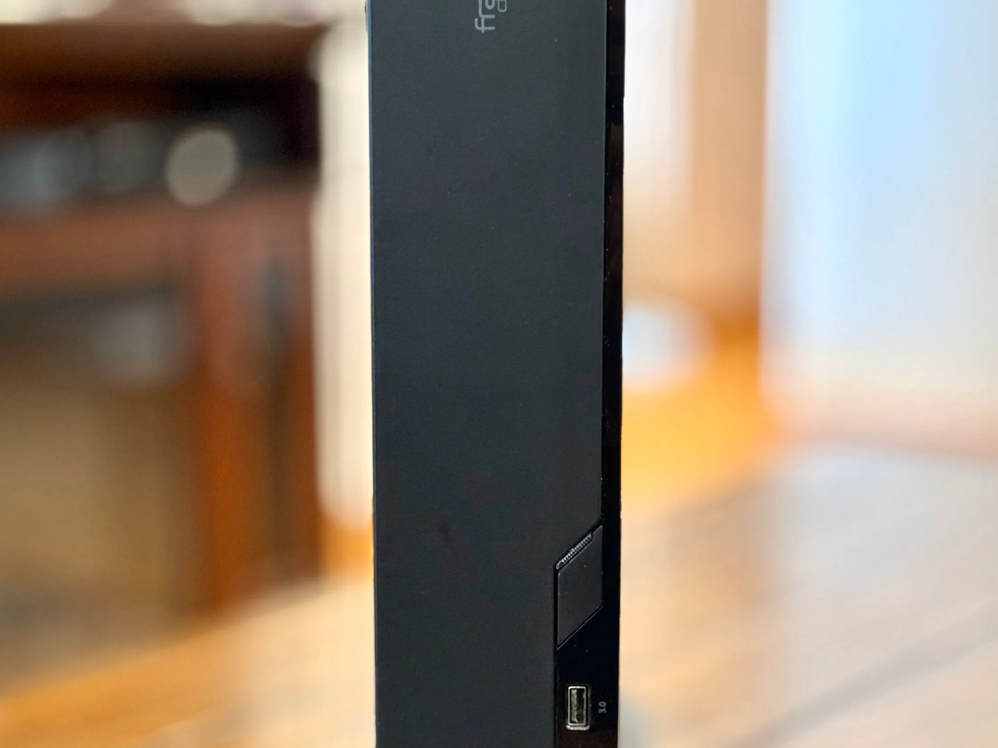 Console-Size Gaming PC for 1080p 60+ FPS Gaming | Small Form Factor Build | Home Theater PC Build