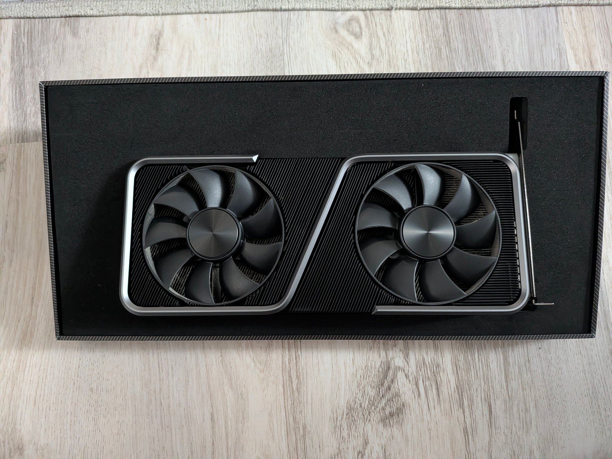 NVIDIA GeForce RTX 3070 Founders Edition w/box and 12 pin power