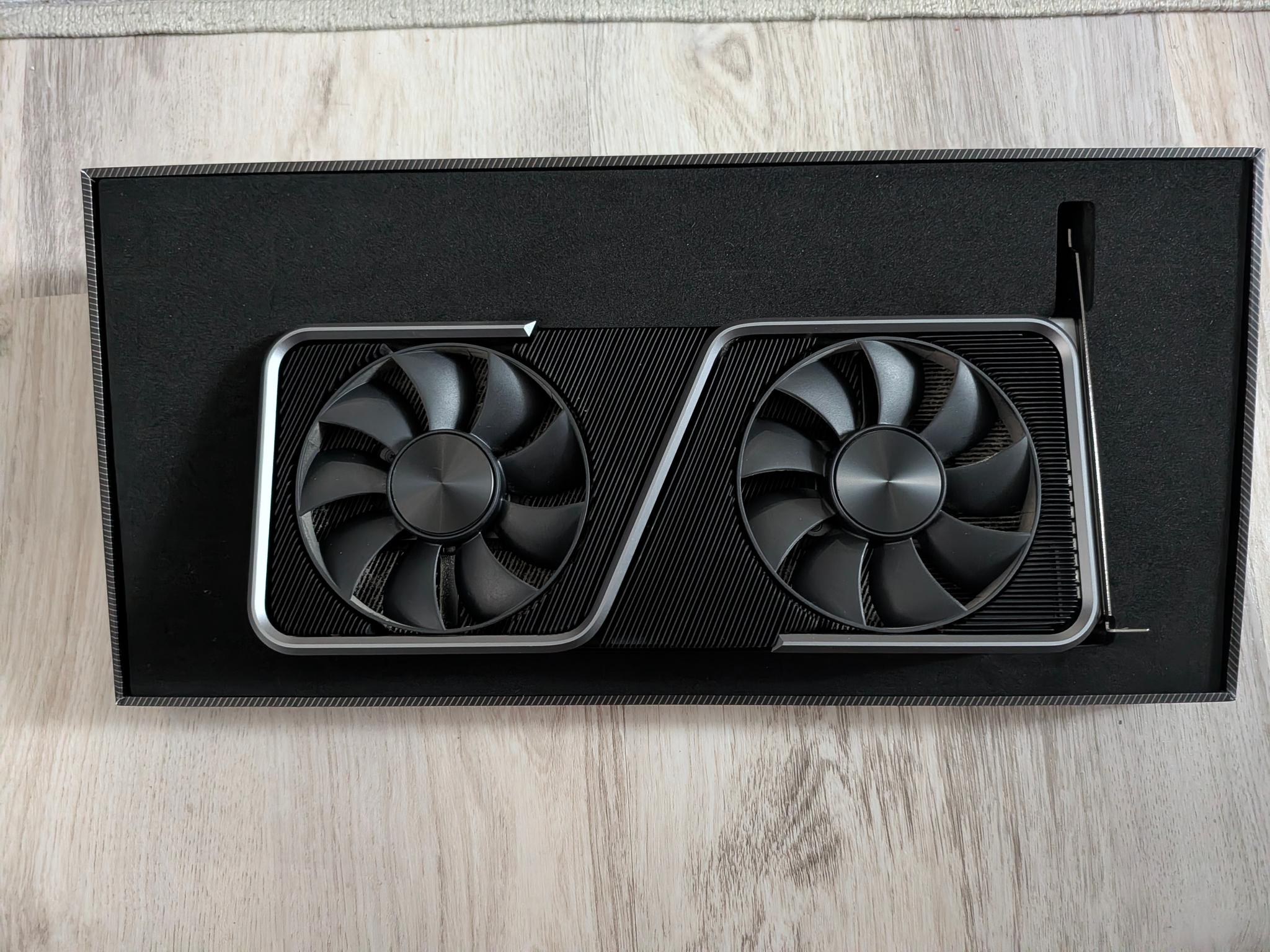 NVIDIA GeForce RTX 3070 Founders Edition w/box and 12 pin power