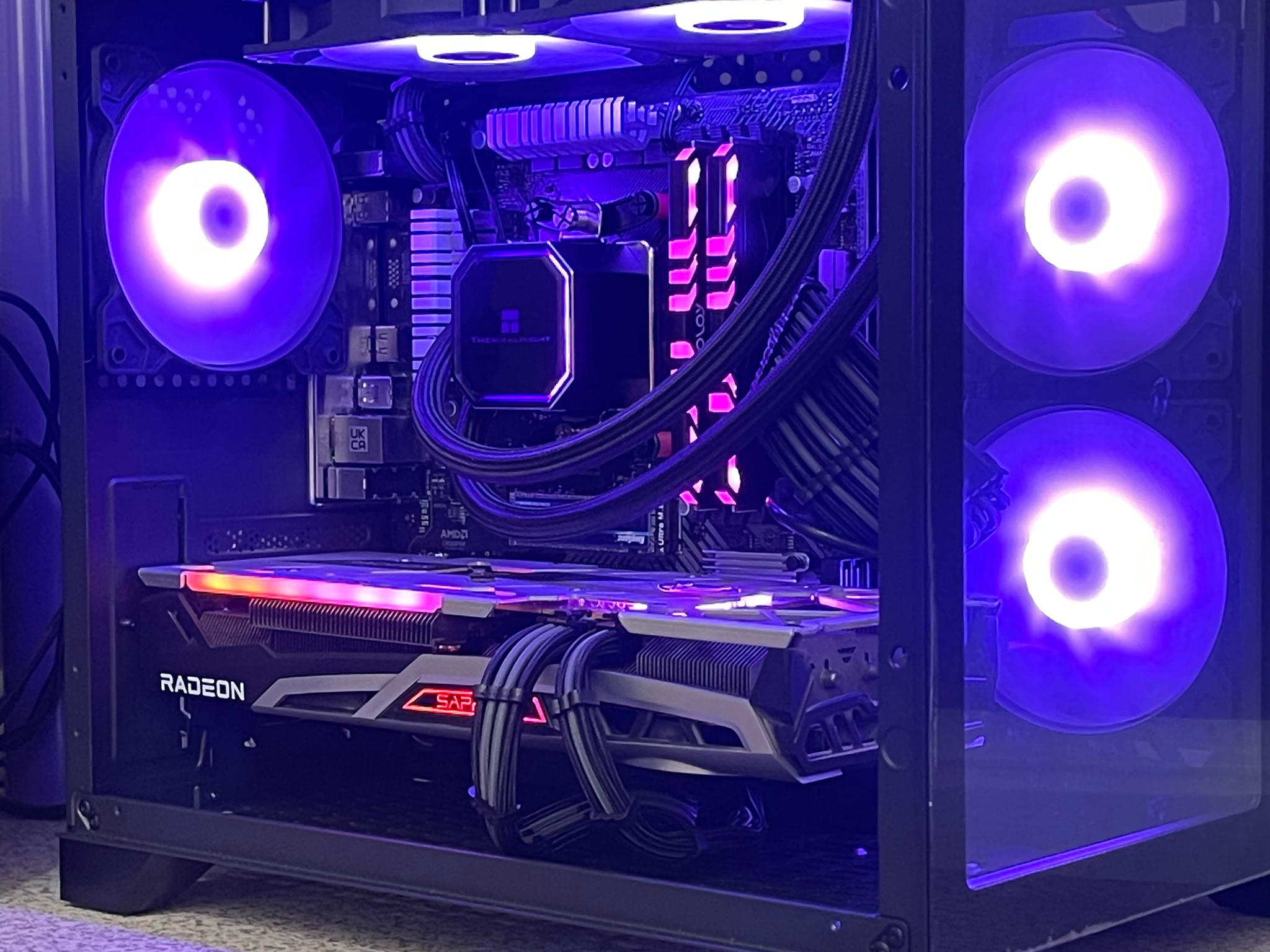 Dark Knight| Ryzen 5 5600X/RX 6700XT