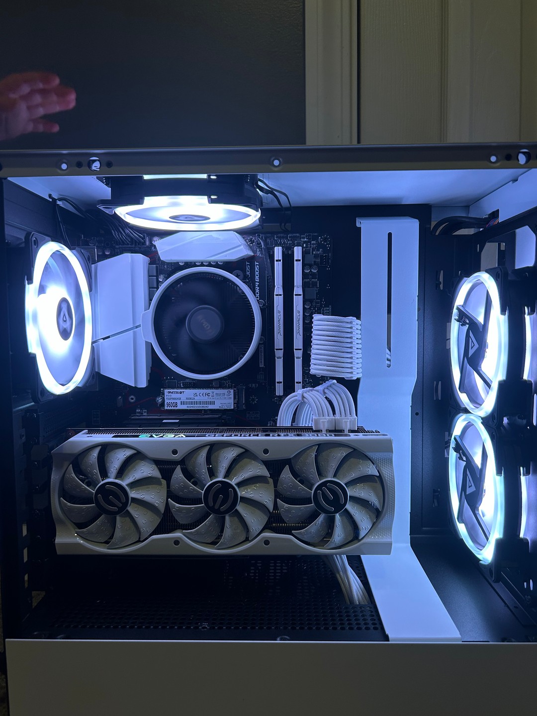 NZXT, RTX 3080/5600x, white and black rgb, vertical mount, 1TB