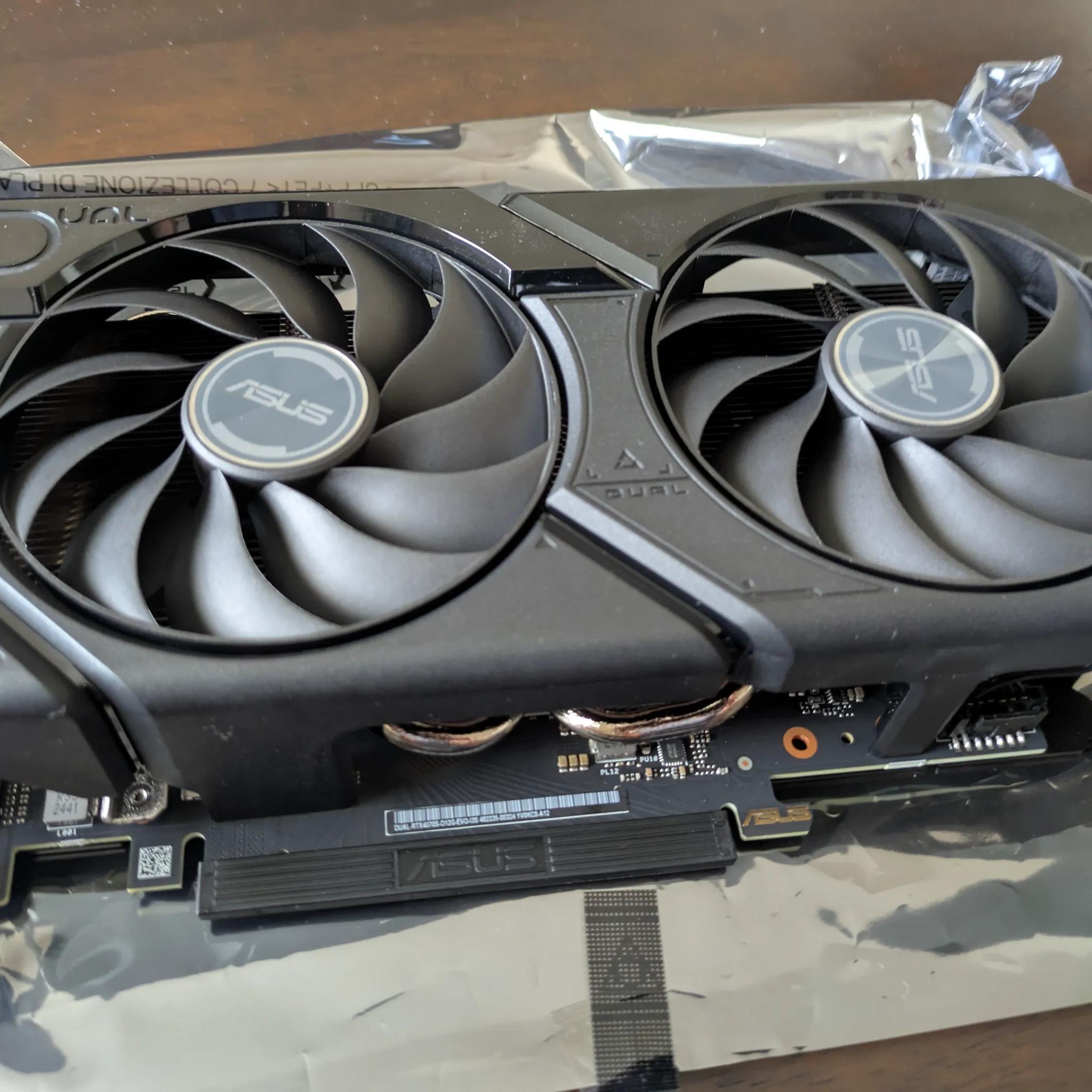 ASUS - Dual NVIDIA GeForce RTX 4070 Super EVO Overclock Edition