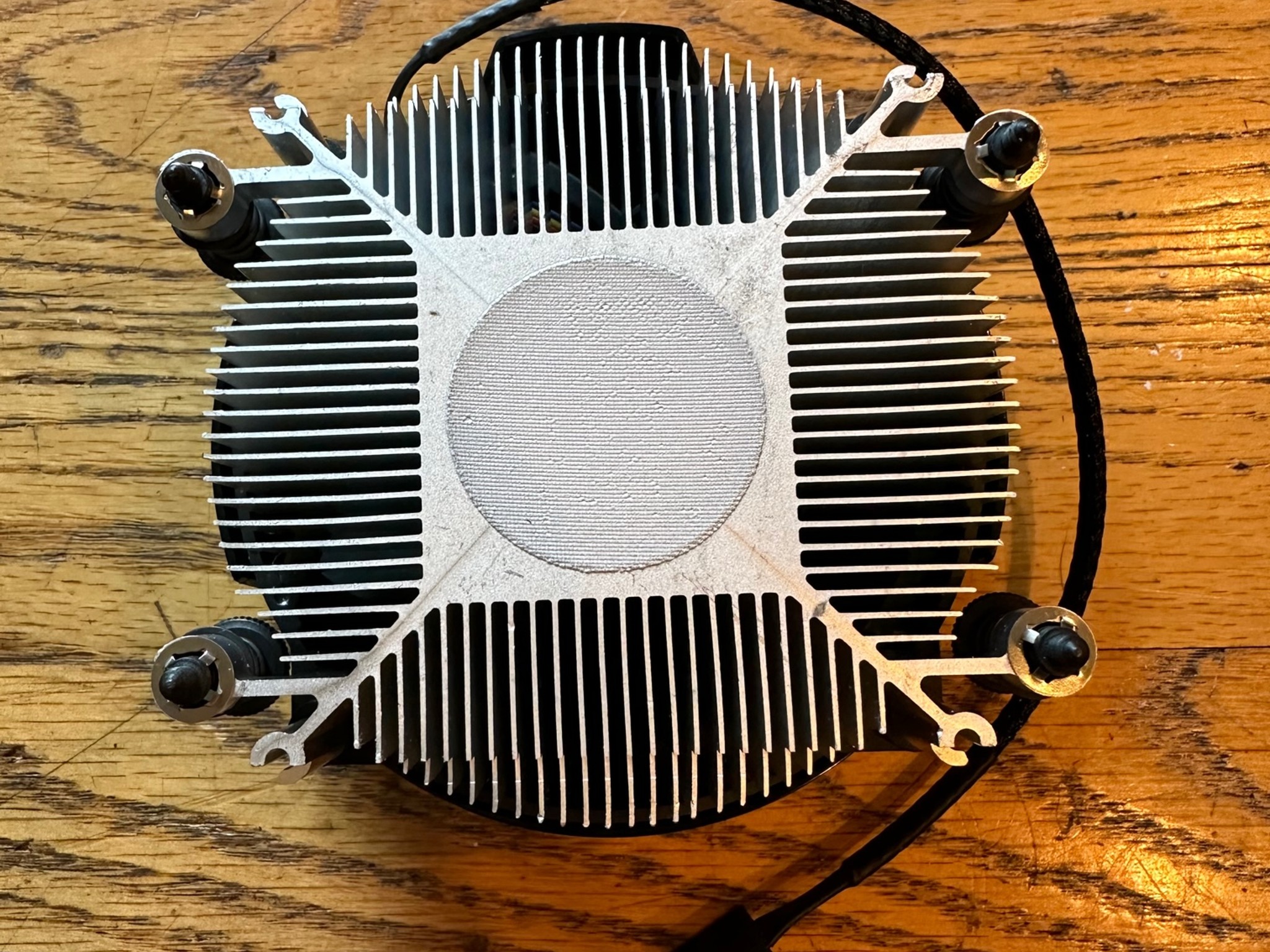 Ryzen 7 2700x w/ Wraith Stealth Cooler.