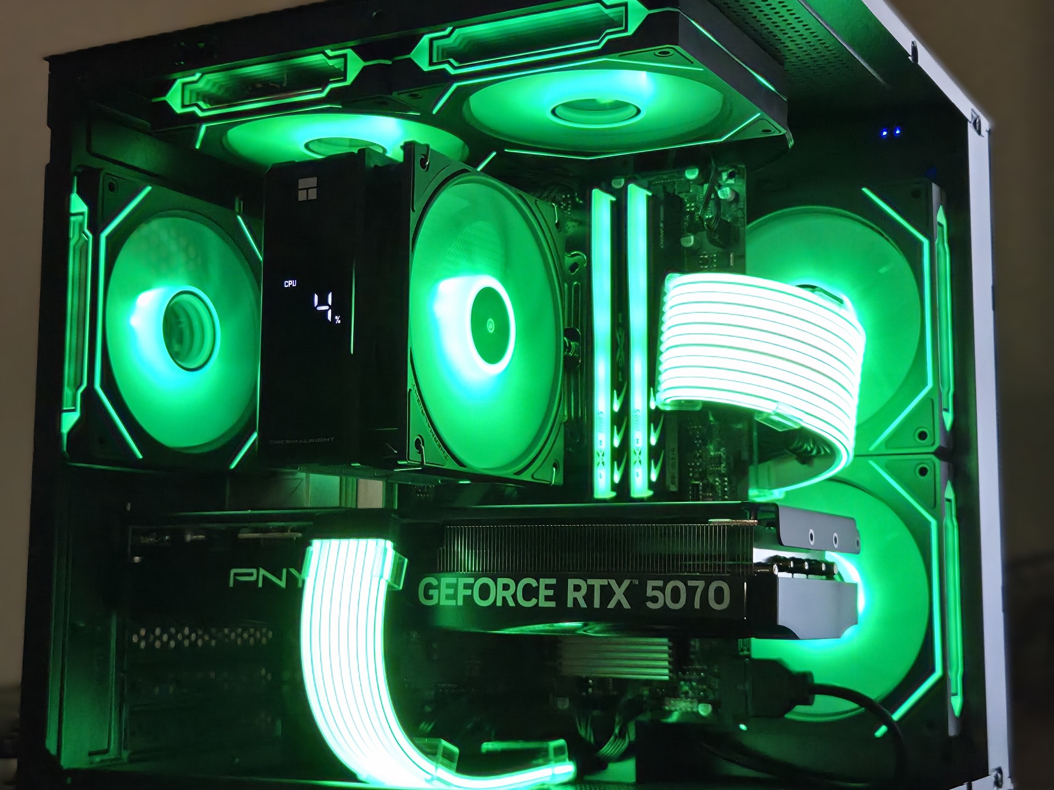 Mini Boss!👑– Ryzen 5 7500F + RTX 5070 | 32GB DDR5 6000 | 1TB Gen4 NVMe | Temp Display!