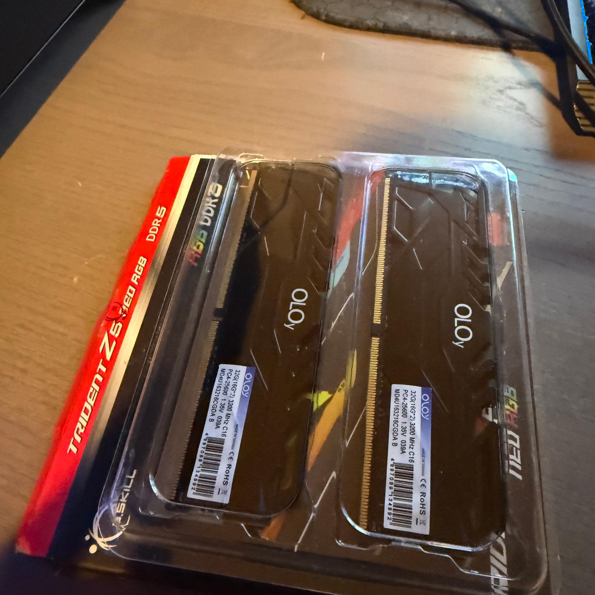 OLOy Owl 16GB (2×16GB) RAM DDR4 3200MHz (MD4U083216CGDA B)