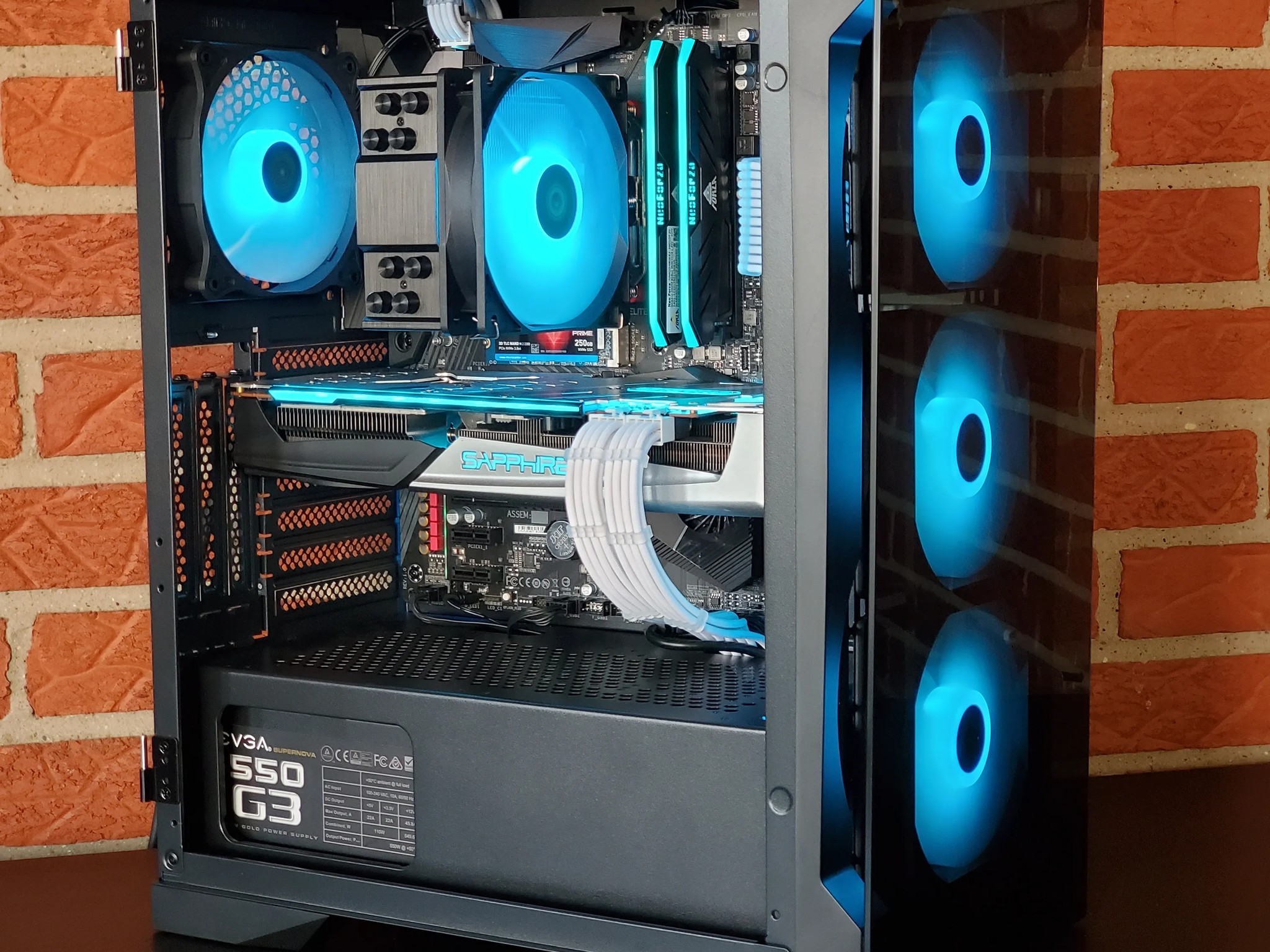 GAMING PC // RX 5700XT // RYZEN 5 // 16GB RAM