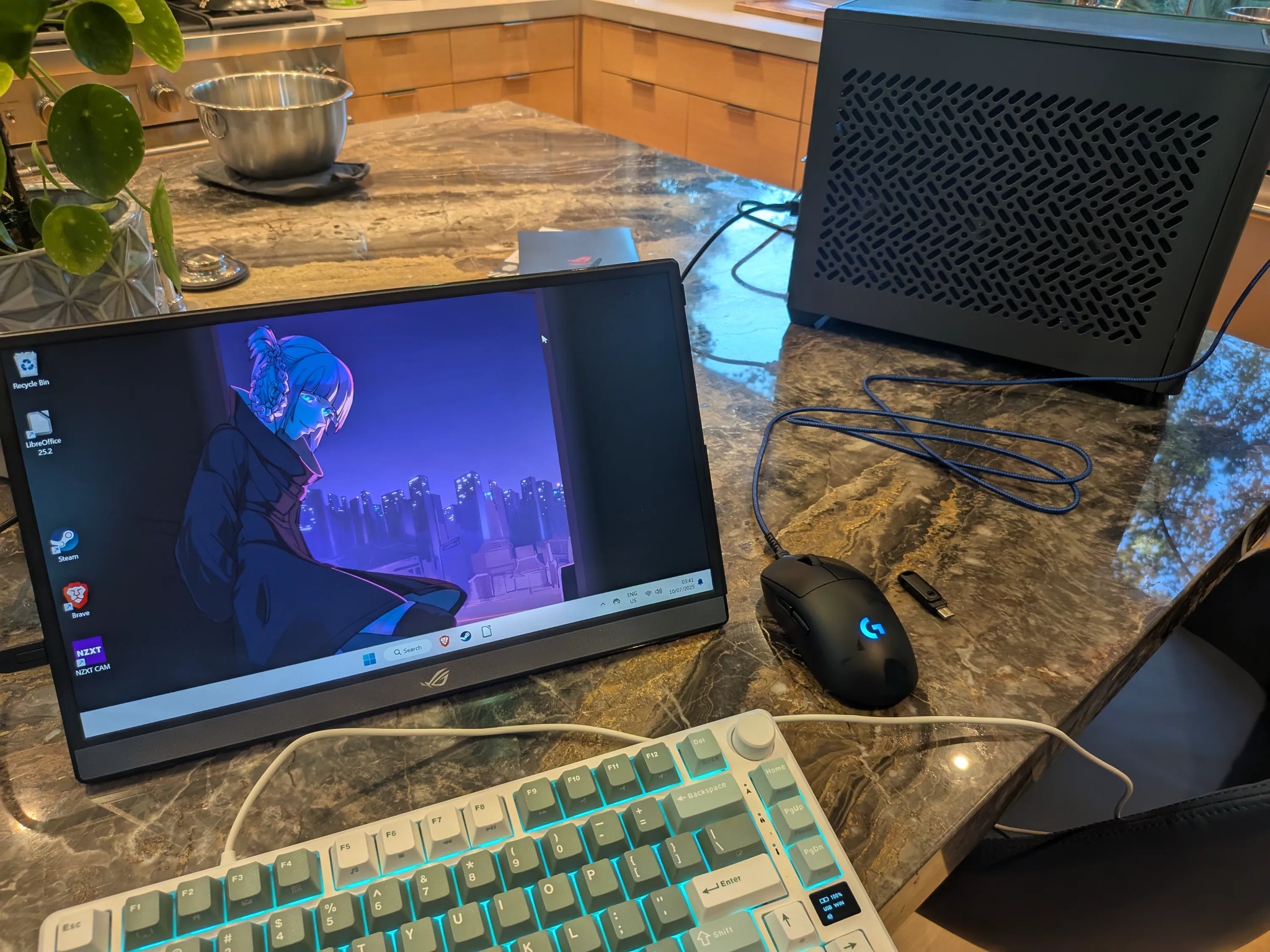 Red & Blue - RX 9070 XT, Intel Core Ultra 7 265KF, 32 GB DDR5 RAM, 4 TB Gen 5 NVME, Liquid Cooled