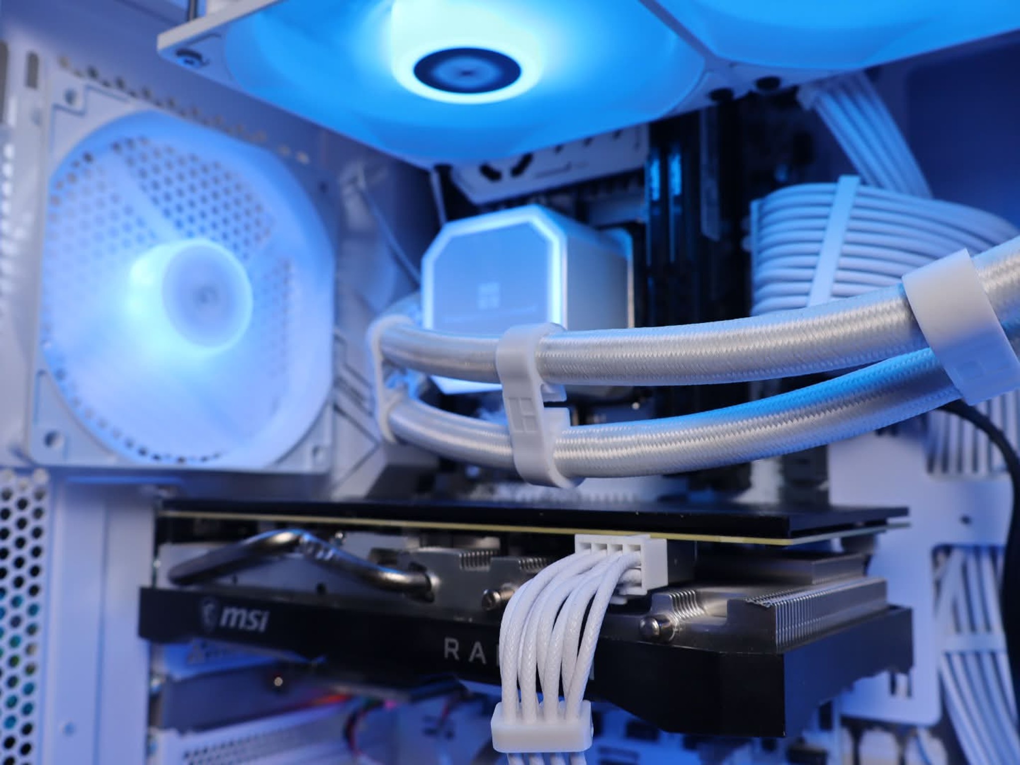 ⚡️ White Gaming PC | RX 5600 XT | 16GB RAM | Wi-Fi | 1TB Storage | Ready to Play ⚡️