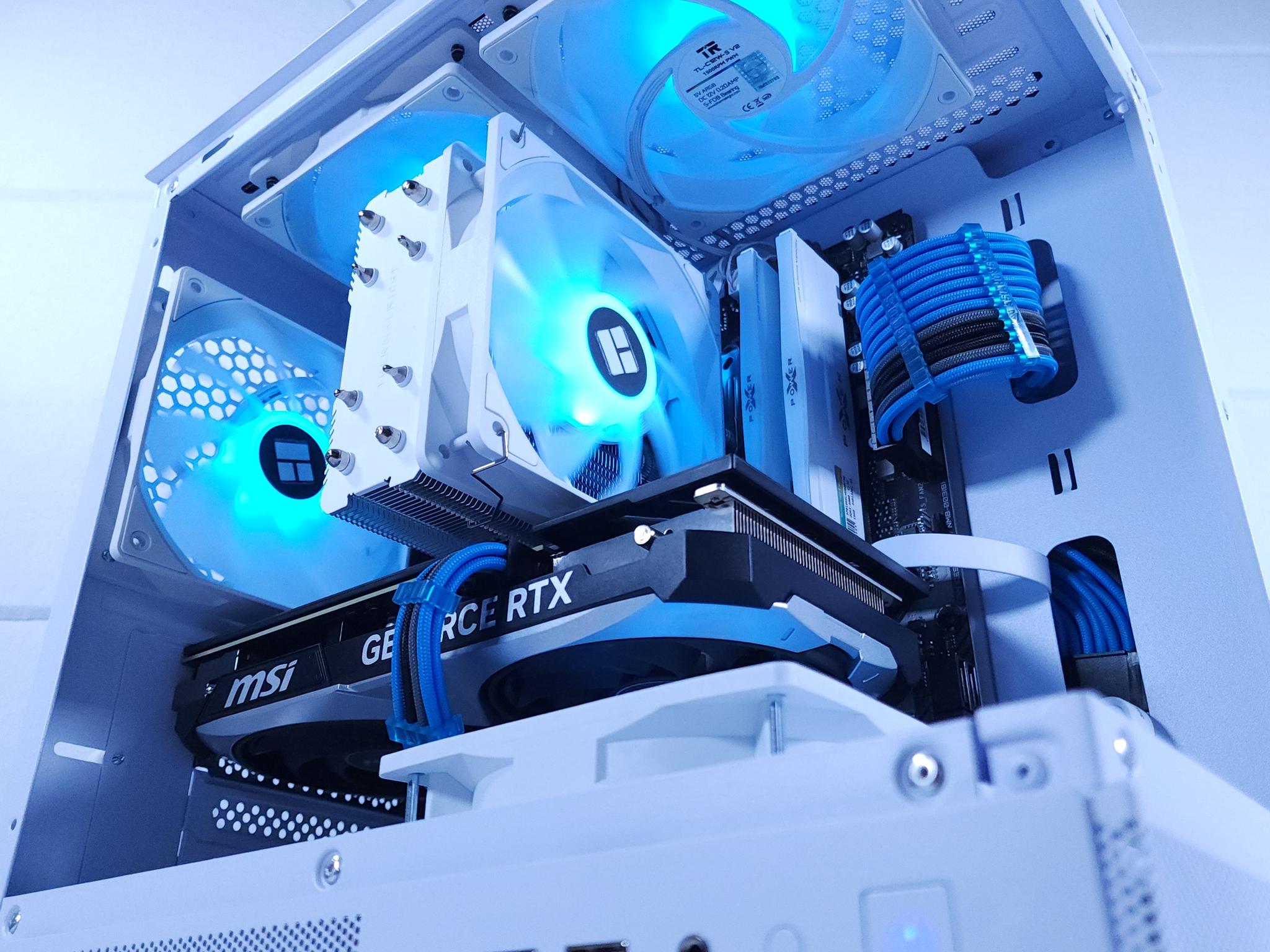 💙🤍RTX 4070 || Ryzen 5 7500F || 2TB NVMe SSD || 32GB 6000MHz DDR5 || 1440p Gaming Computer