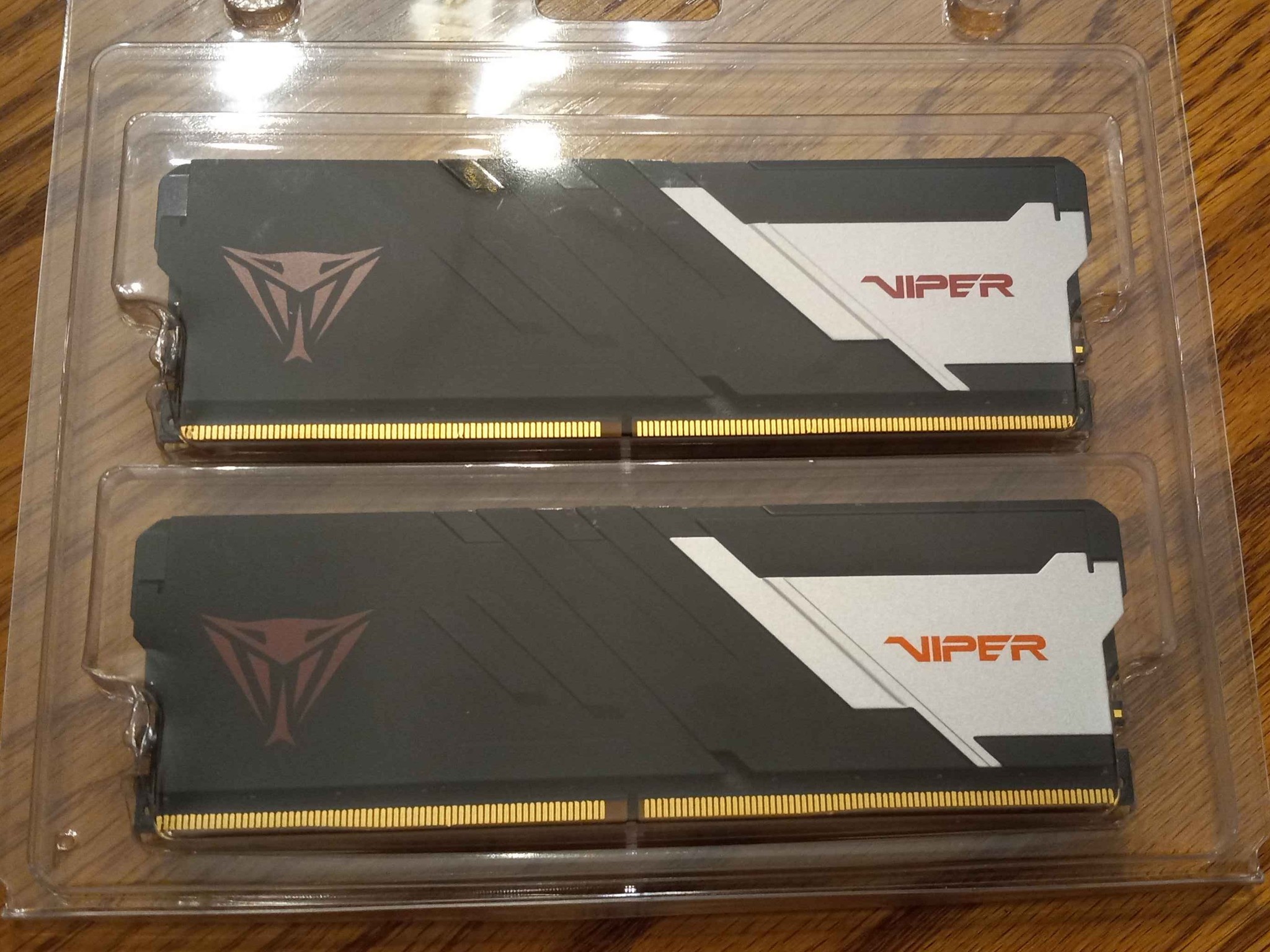 32 GB (2 x 16) Patriot Viper Venom DDR5 @ 6400 MT/s