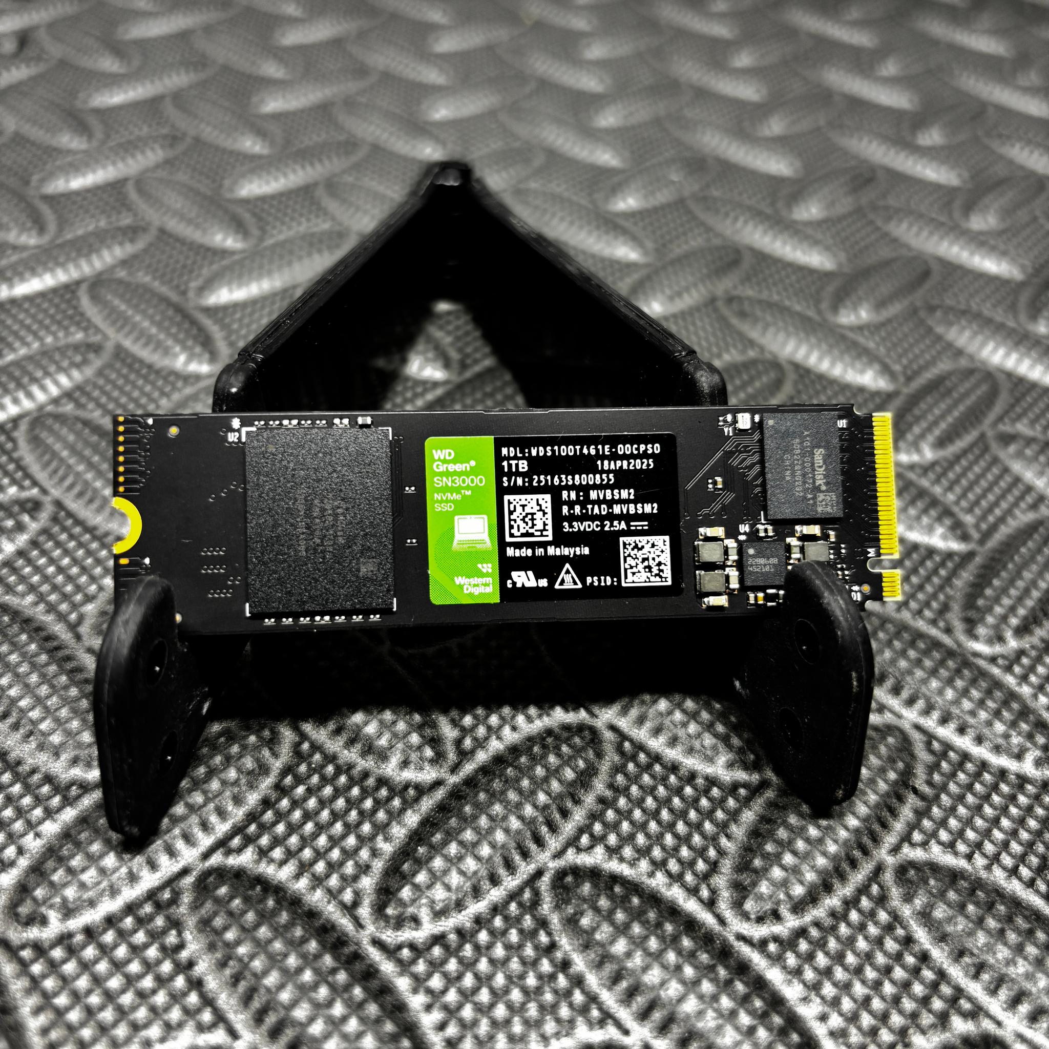 WD Green SN3000 1TB NVMe SSD – 98% Health