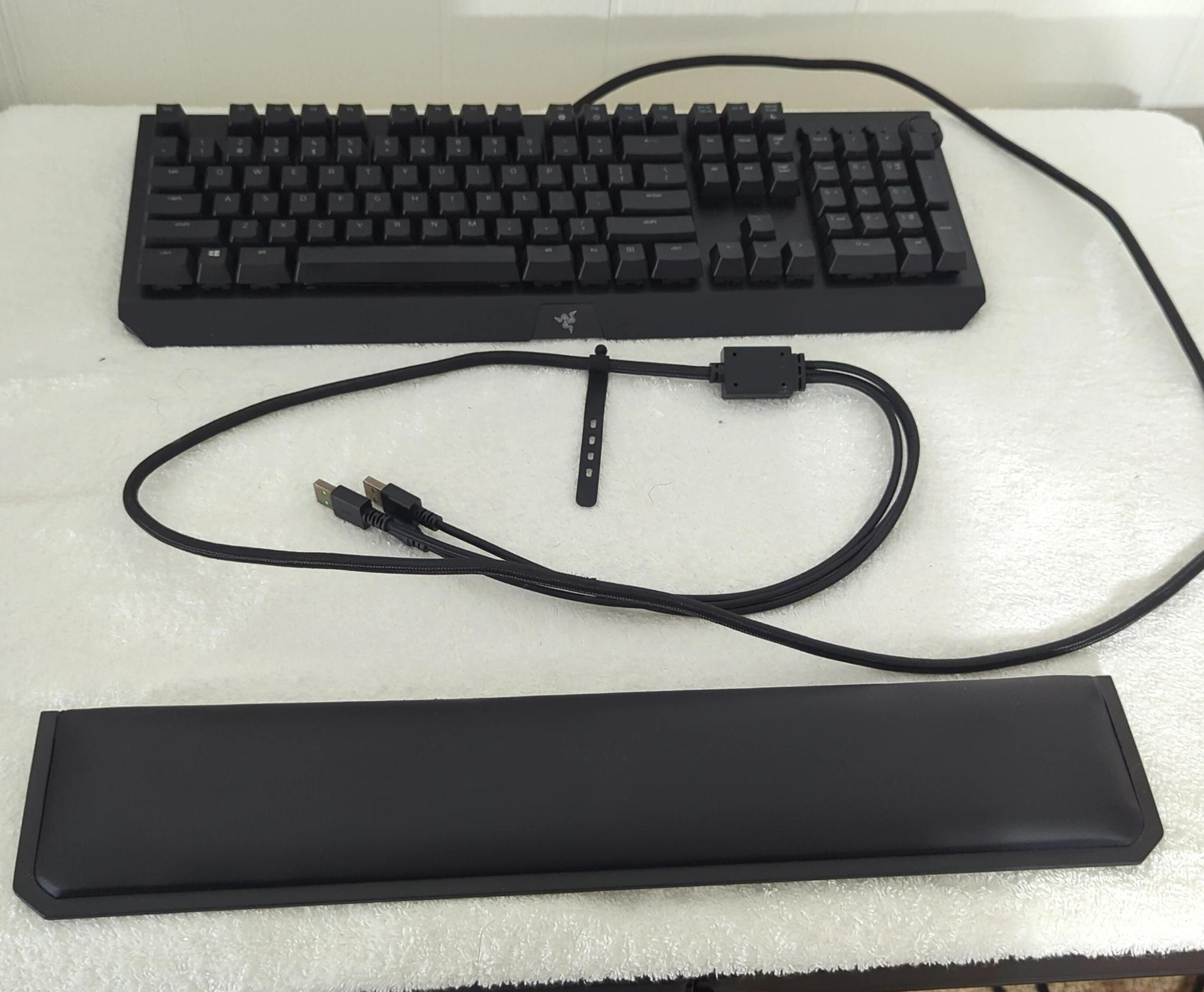 Razer Blackwidow Elite mechanical RGB keyboard barely used and in good condition!