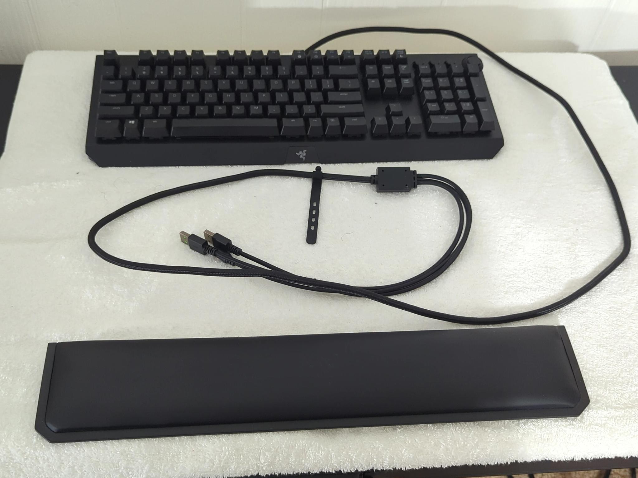 Razer Blackwidow Elite mechanical RGB keyboard barely used and in good condition!