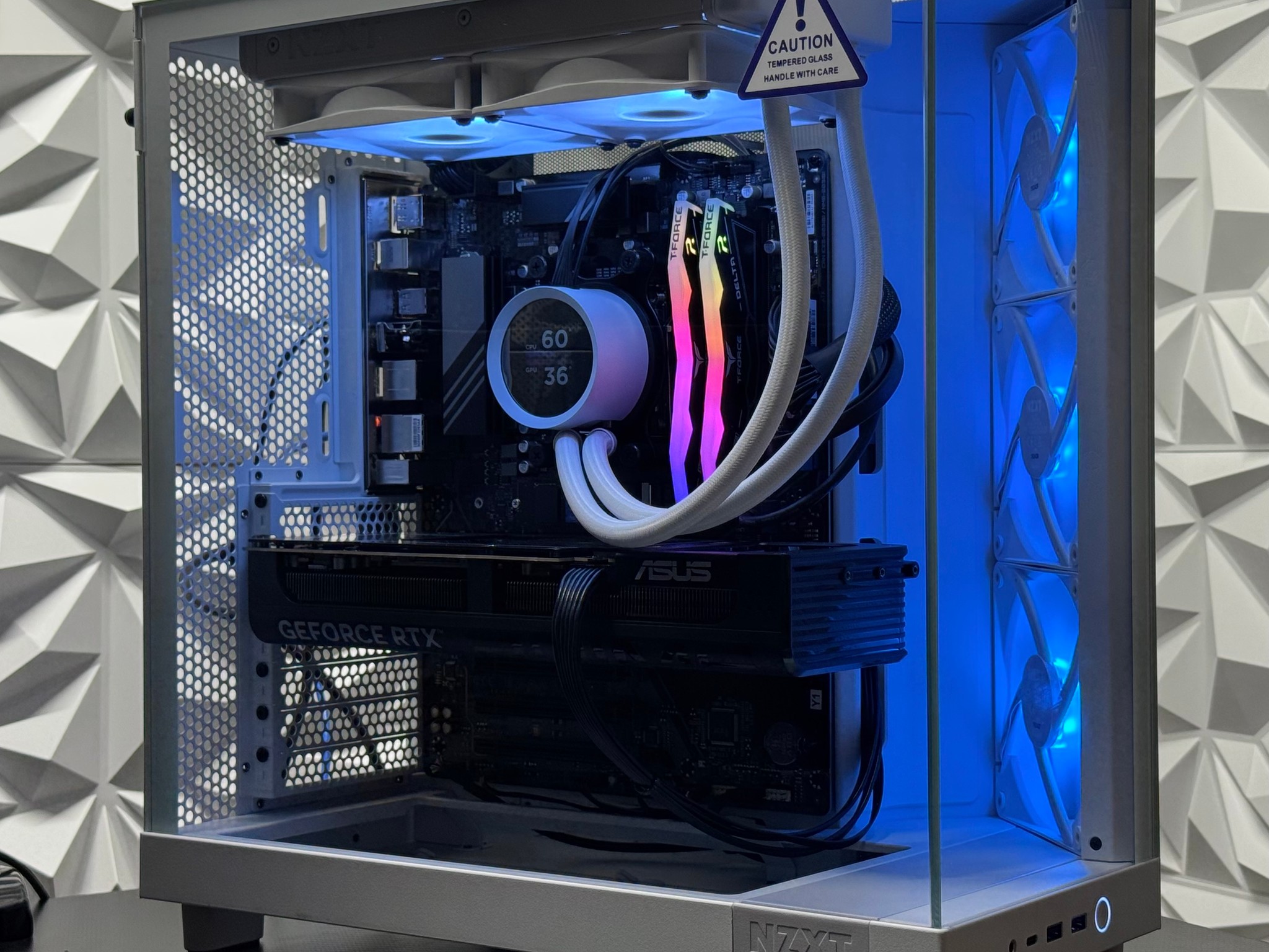 1440p/4k high end Creator pc / RTX 5070 Ti / Ryzen 7 9700x / 32GB DDR5 / 2TB SSD / liquid cooled