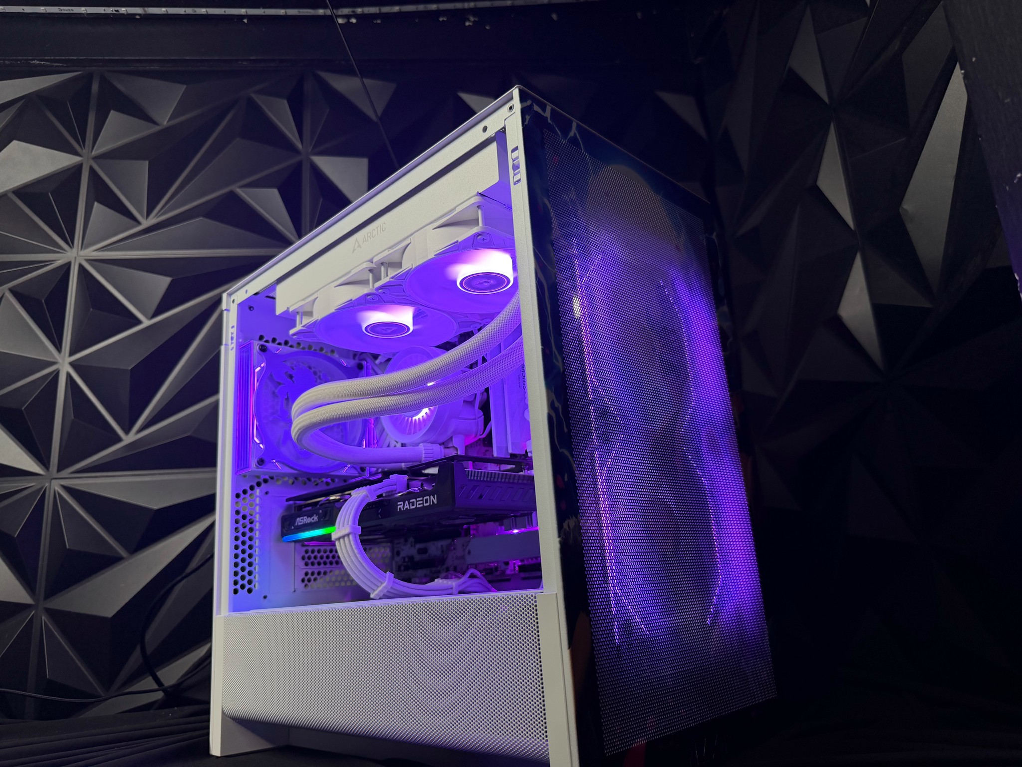⚡☁️ GEAR 5 ☁️⚡Ryzen 5 7600X3D| RX 9060XT 16 GB | 32 GB DDR5| 1.5 TB NVME| 650W PSU