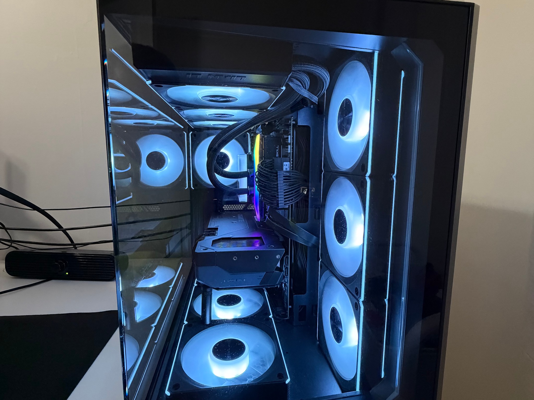 9070 XT Custom Gaming PC - Ryzen 7 7800X3D, 32GB RAM