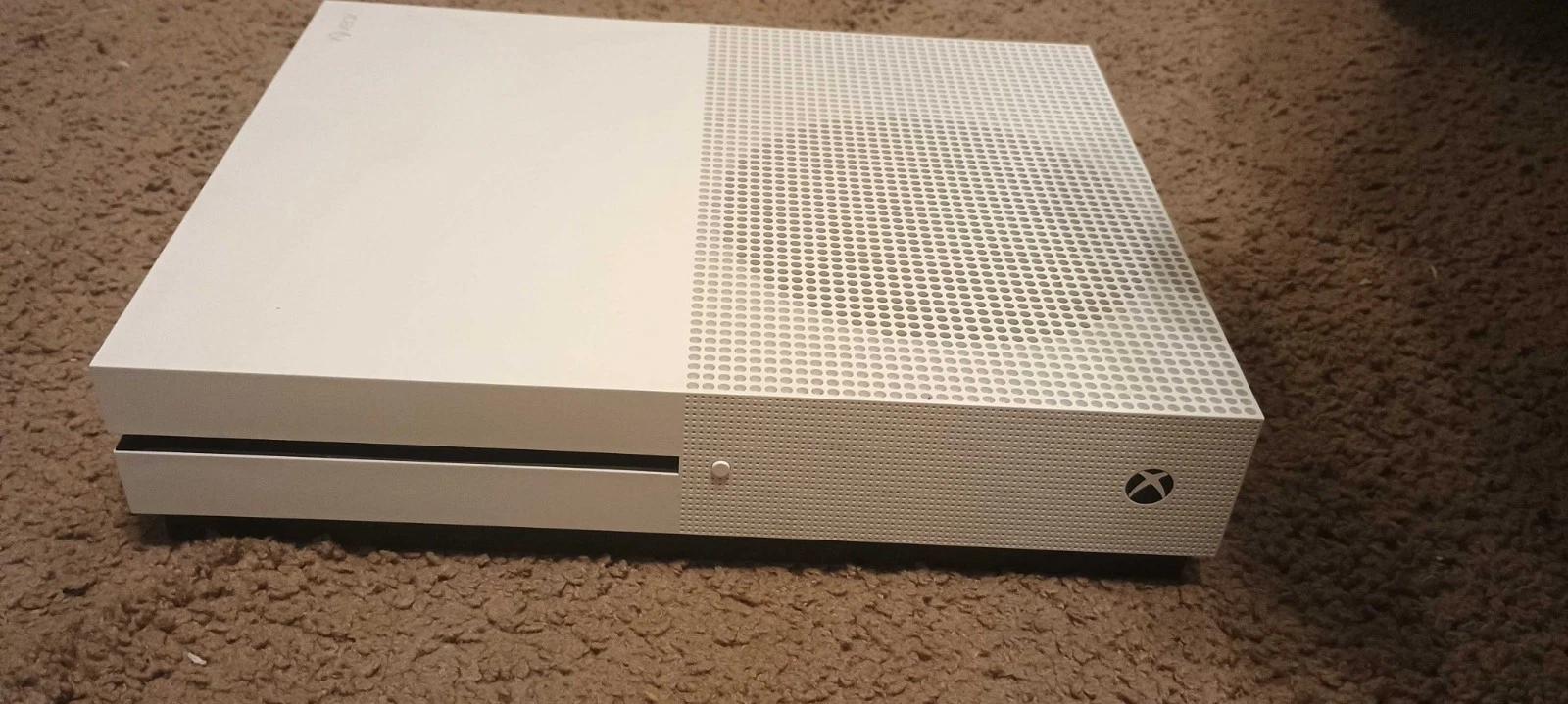Microsoft Xbox One S 1TB Console - White (9 Game Bundle + Controller!)