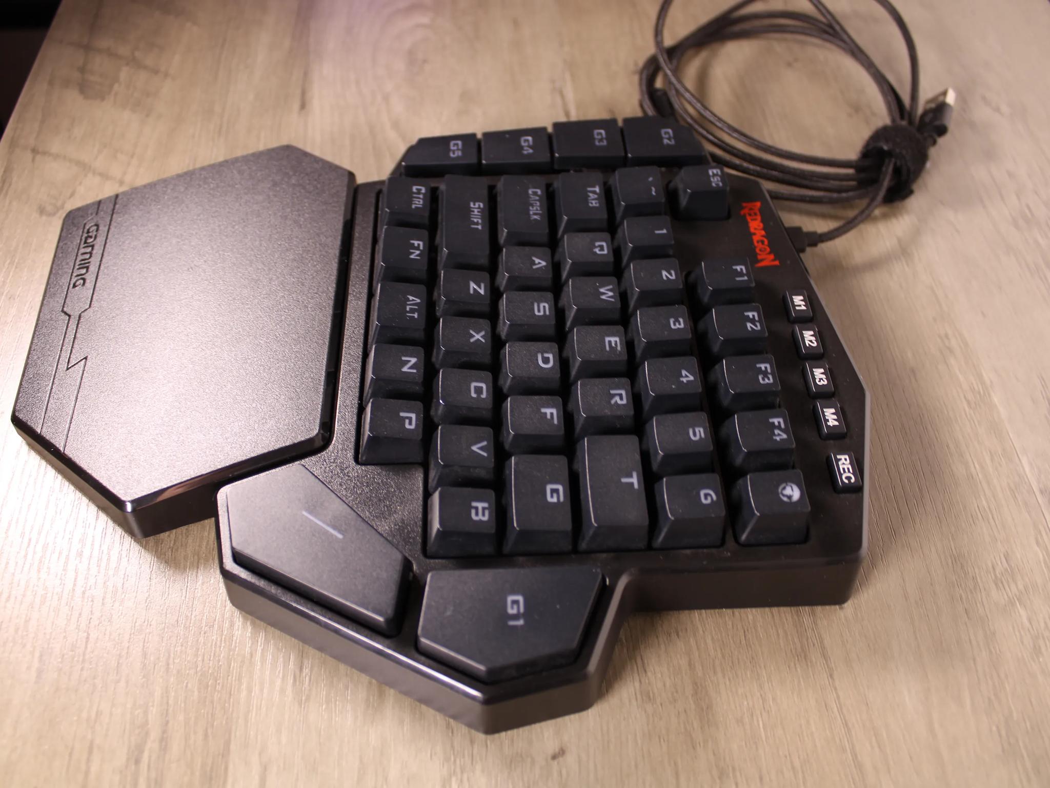 One-Handed Mechanical Keyboard | RGB | 7 Onboard Macro Keys | Wrist Rest | Redragon K585