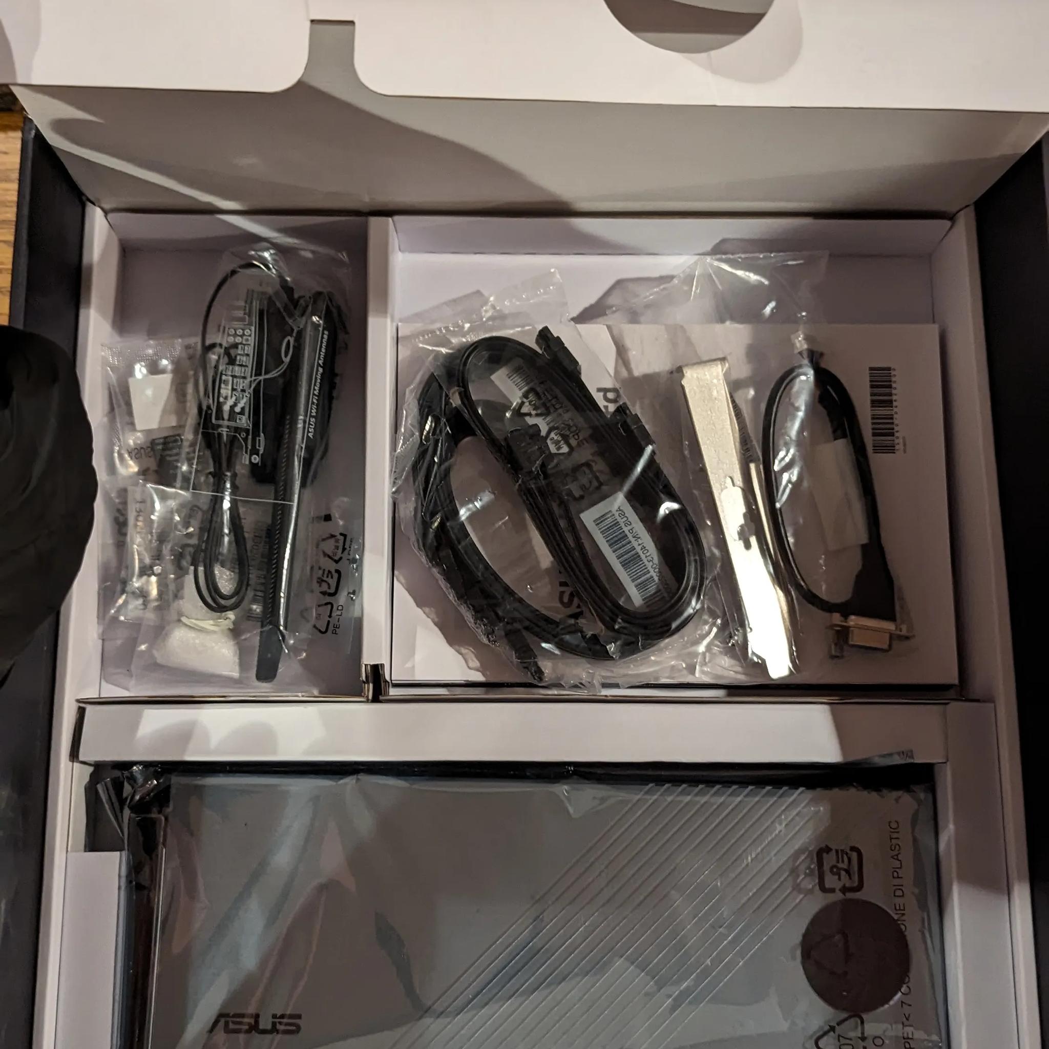 COMBO - ASUS Pro WS WRX80E-SAGE SE WIFI II with AMD Ryzen Threadripper PRO 5955WX CPU - 256gb RAM