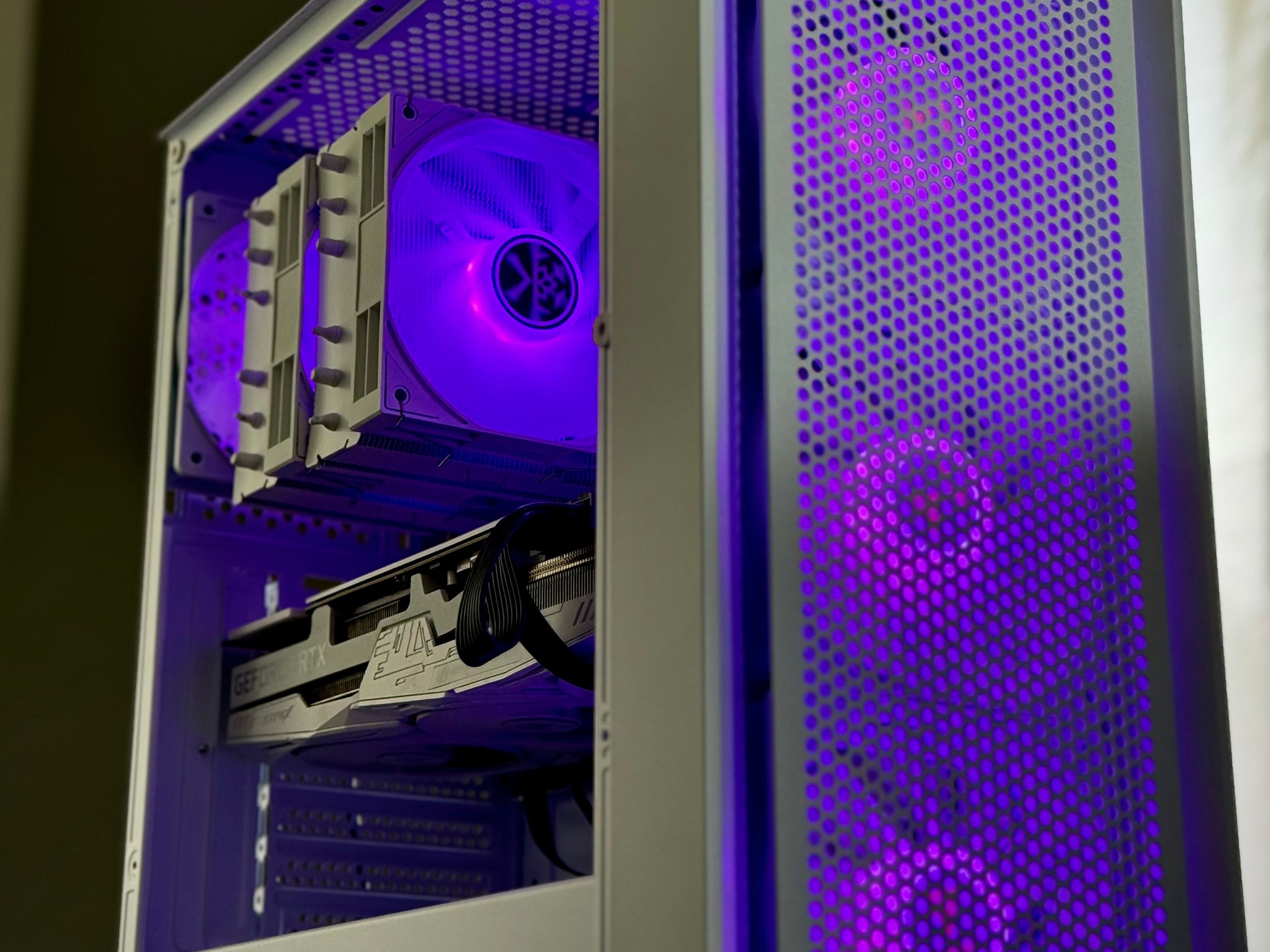 White RTX 2080 SUPER Gaming PC | Ryzen 5 3600 | RGB | Win 11 Pro