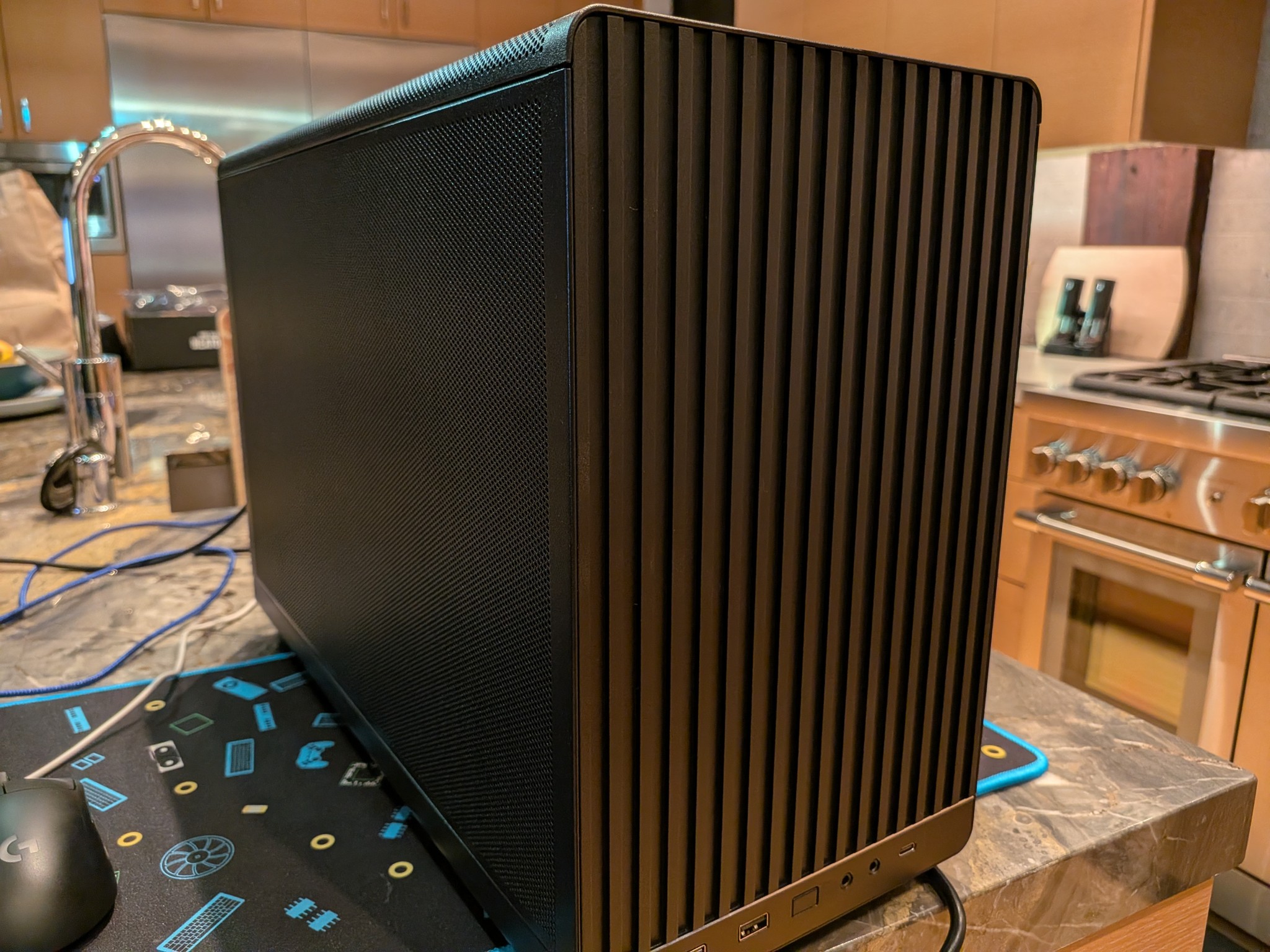 1440p Black Box - RX 7700 XT, Ryzen 9 8945HX, 32 GB DDR5 RAM, 1 TB Gen 4 NVME, Blackout