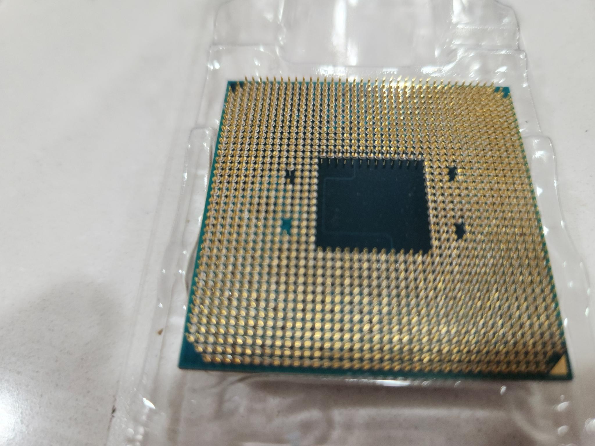 AMD ATHLON 200GE