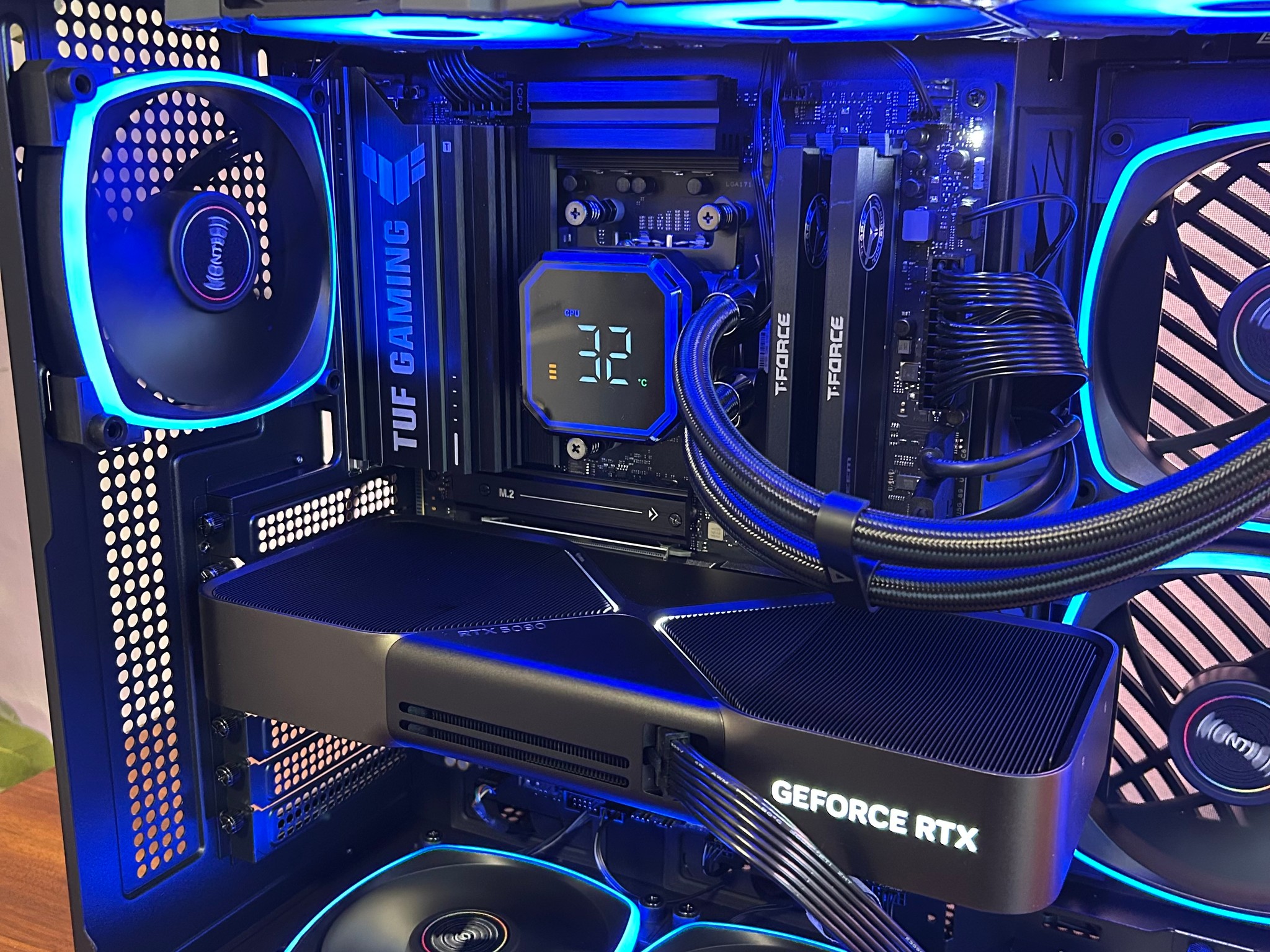 RTX 5090 FE | Ryzen 7 9800X3D | 48GB DDR5 | 2TB NVMe | 360mm AIO | 1050W Gold