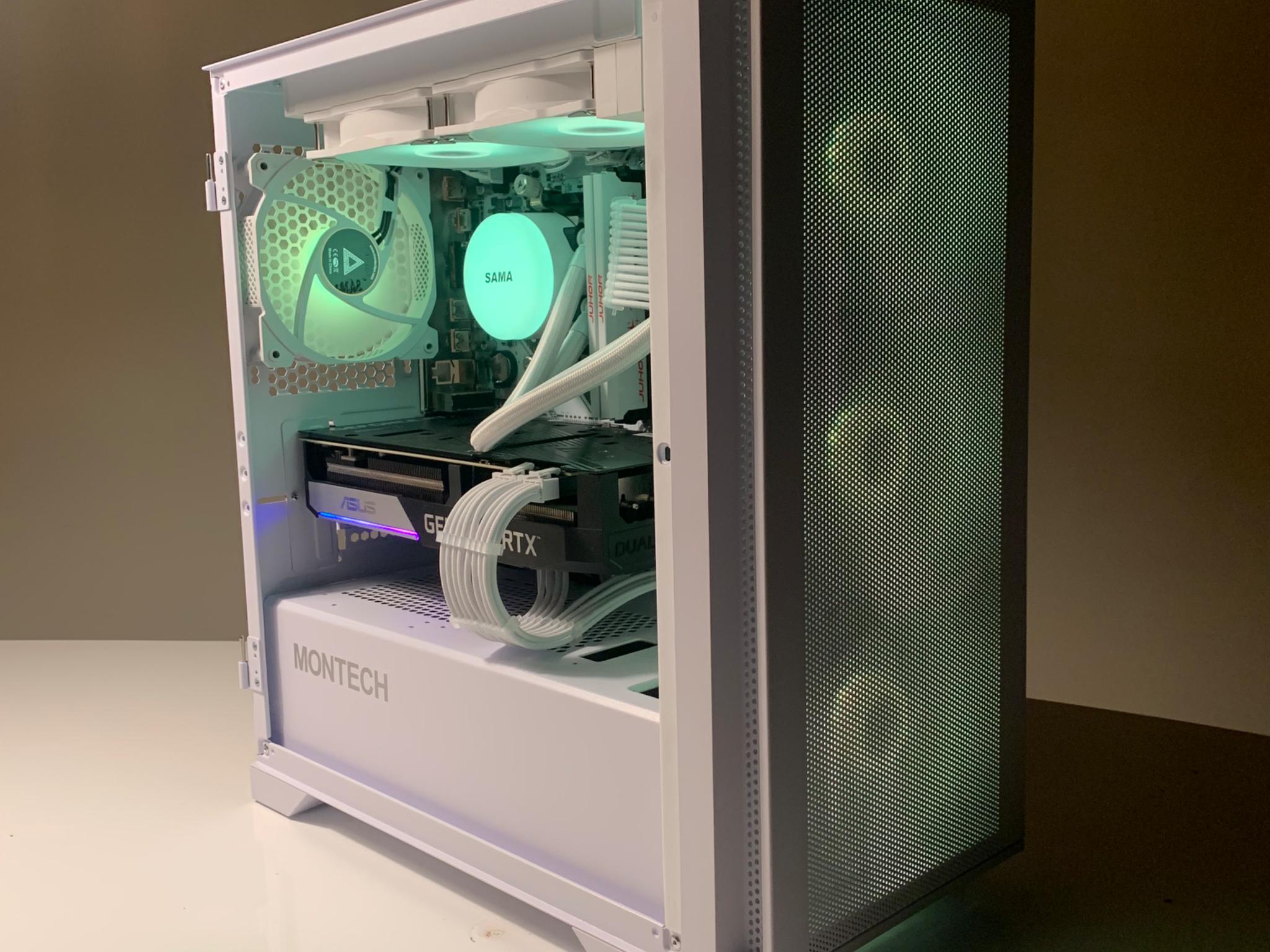 WH1TE 0UT - RTX 3070 - Ryzen 7 3700X - 32 GB RAM - 1 TB SSD - Gaming/Productivity PC