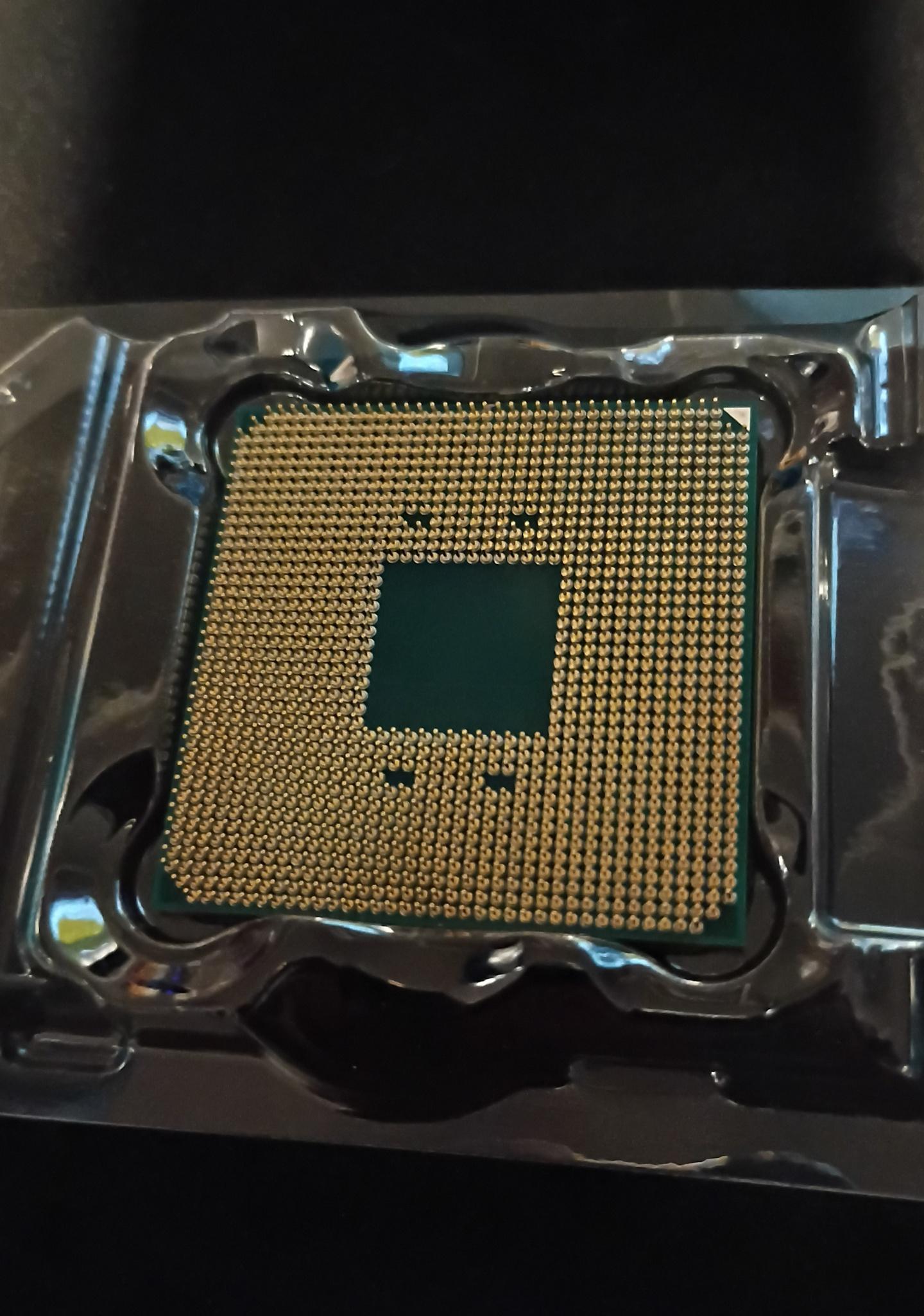 AMD Ryzen 7 3700X