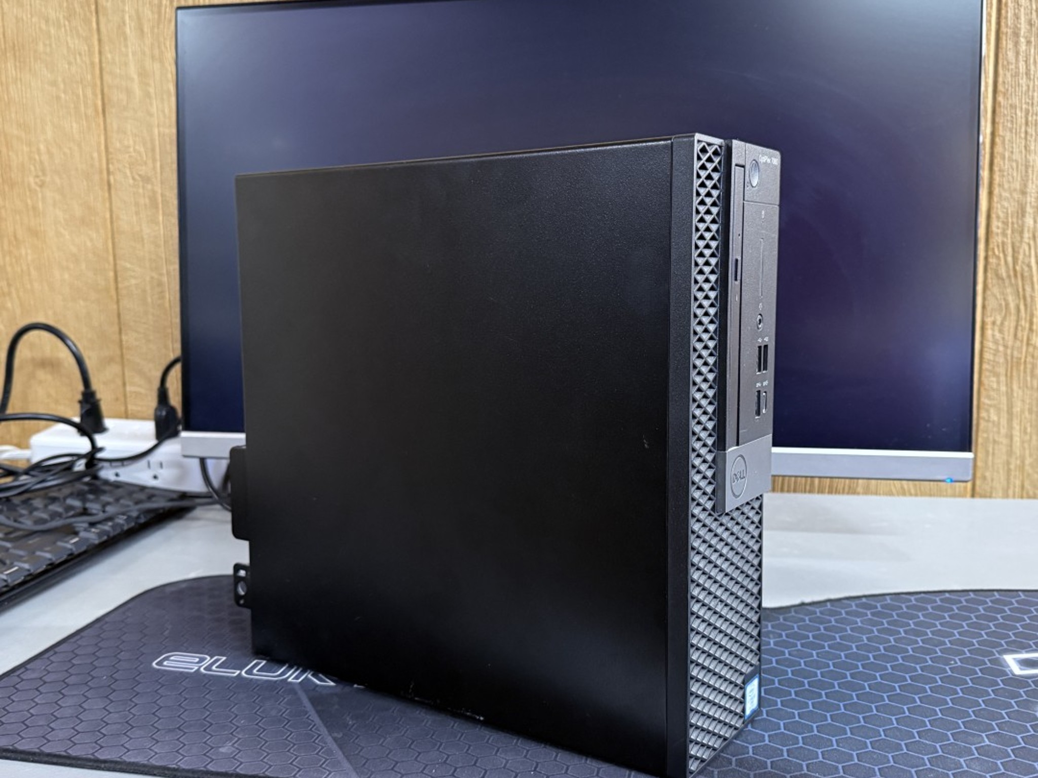 Dell OptiPlex 7060, i5, 16GB, 256 NVME, AMD RX 6400 LP - VERY LIGHT "Gaming" - Windows 11 PRO