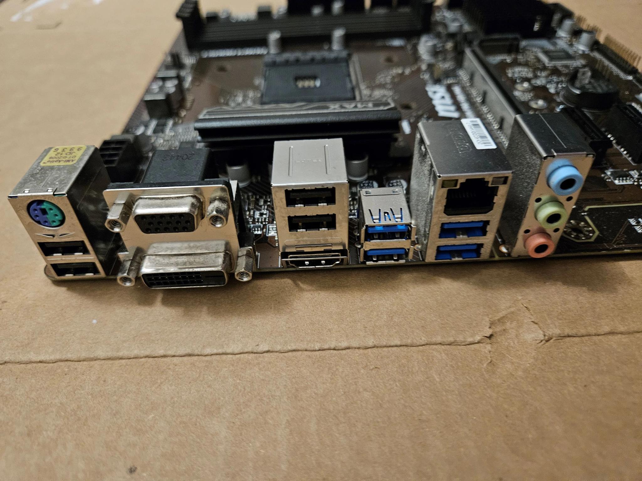 MSI B450M PRO-VDH MAX - Socket AM4 - USED