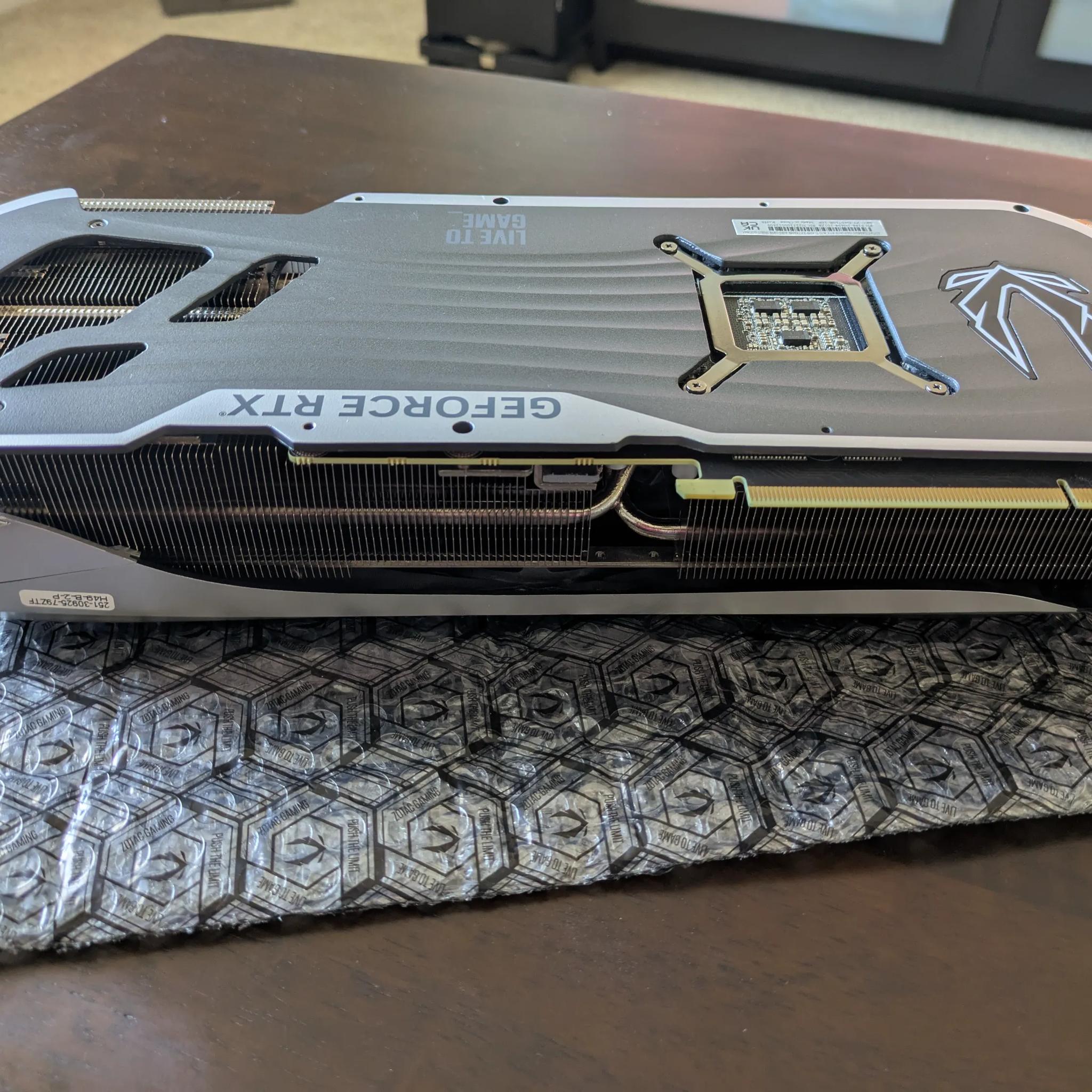 ZOTAC GeForce RTX 4070 Ti AMP Extreme AIRO - ZOTAC's flagship Cooler. Factory OC. DLSS 3 & 4