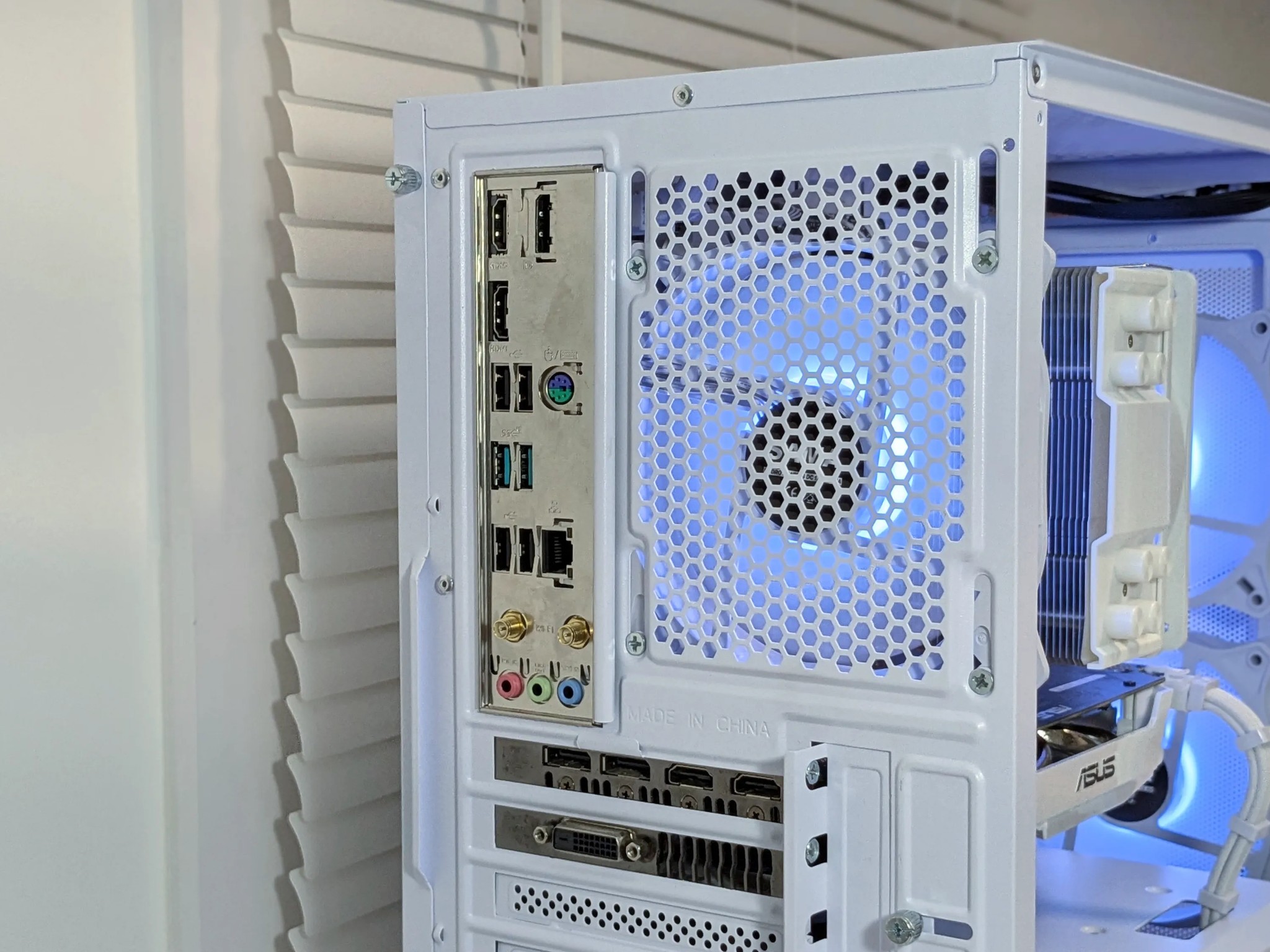 ❄️ Sleek All-White Gaming PC - Intel i3-12100F, GTX 1060, 16GB RAM, ARGB Lighting, 1TB SSD
