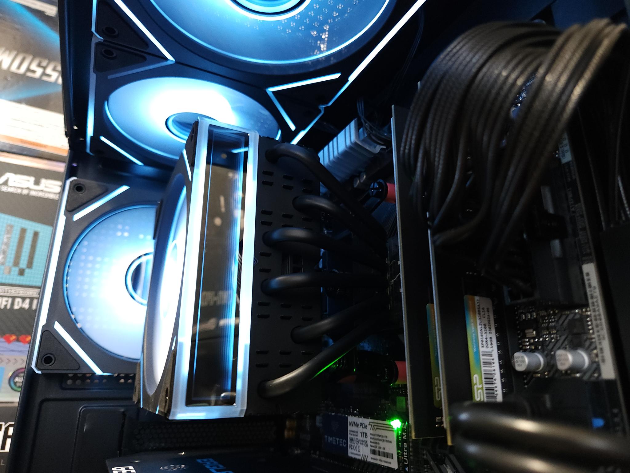 RTX 3070 | Ryzen 7 3700X | 32GB DDR4 RAM 3200 MTs | 1 TB NVME SSD | WIFI & BT