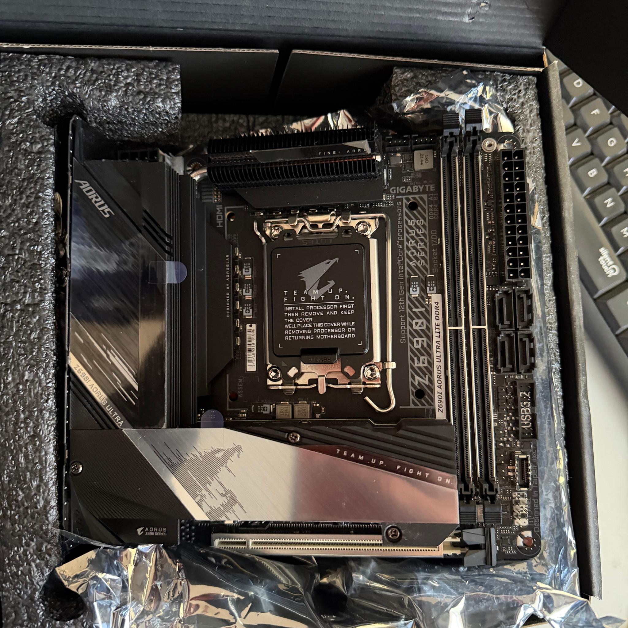 Gigabyte Aorus Z690I Aorus Ultra Lite DDR4