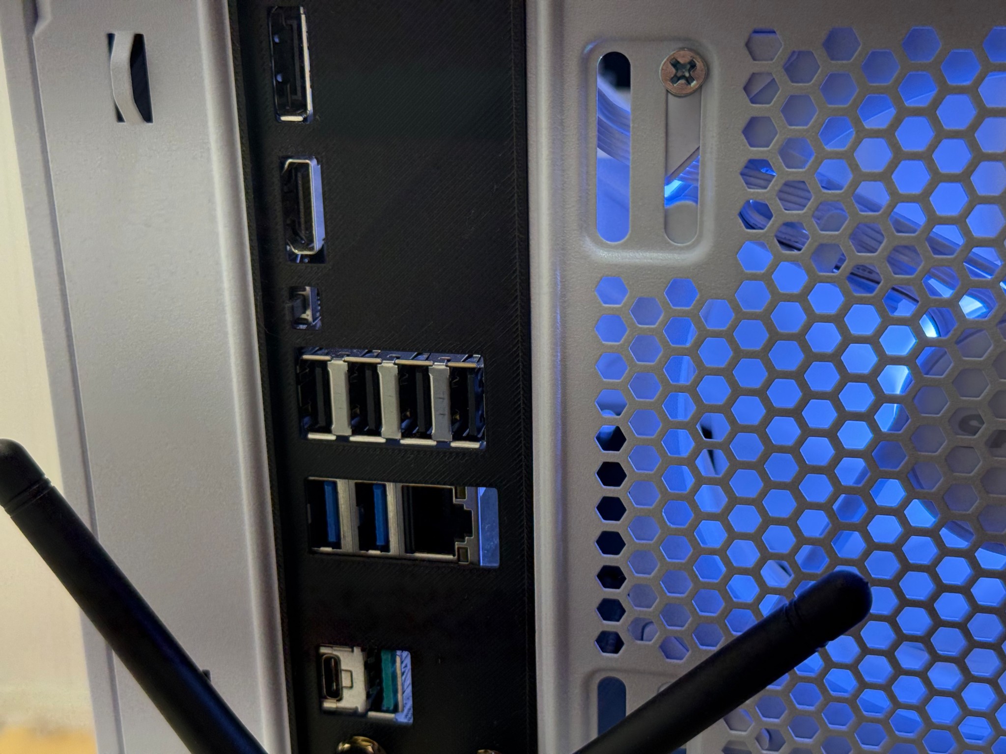 🧊 Arctic Phantom V2 – Ryzen 7600X | RTX 5060 | 32GB DDR5 | 1TB NVMe|240mm AIO | Whiteout Bu...
